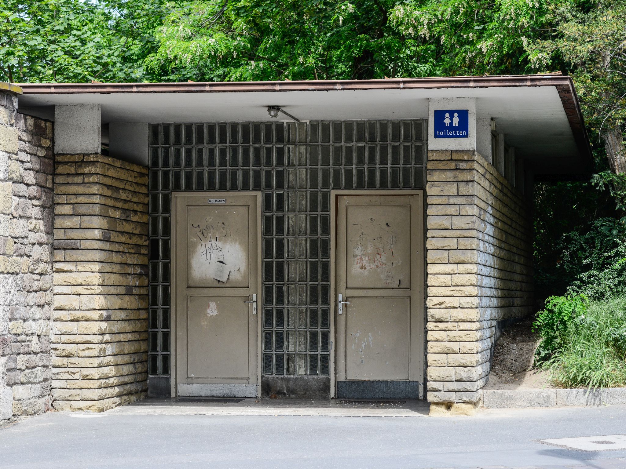 Würzburg, Rennweg, Toilettenanlage, öffentliche Toiletten