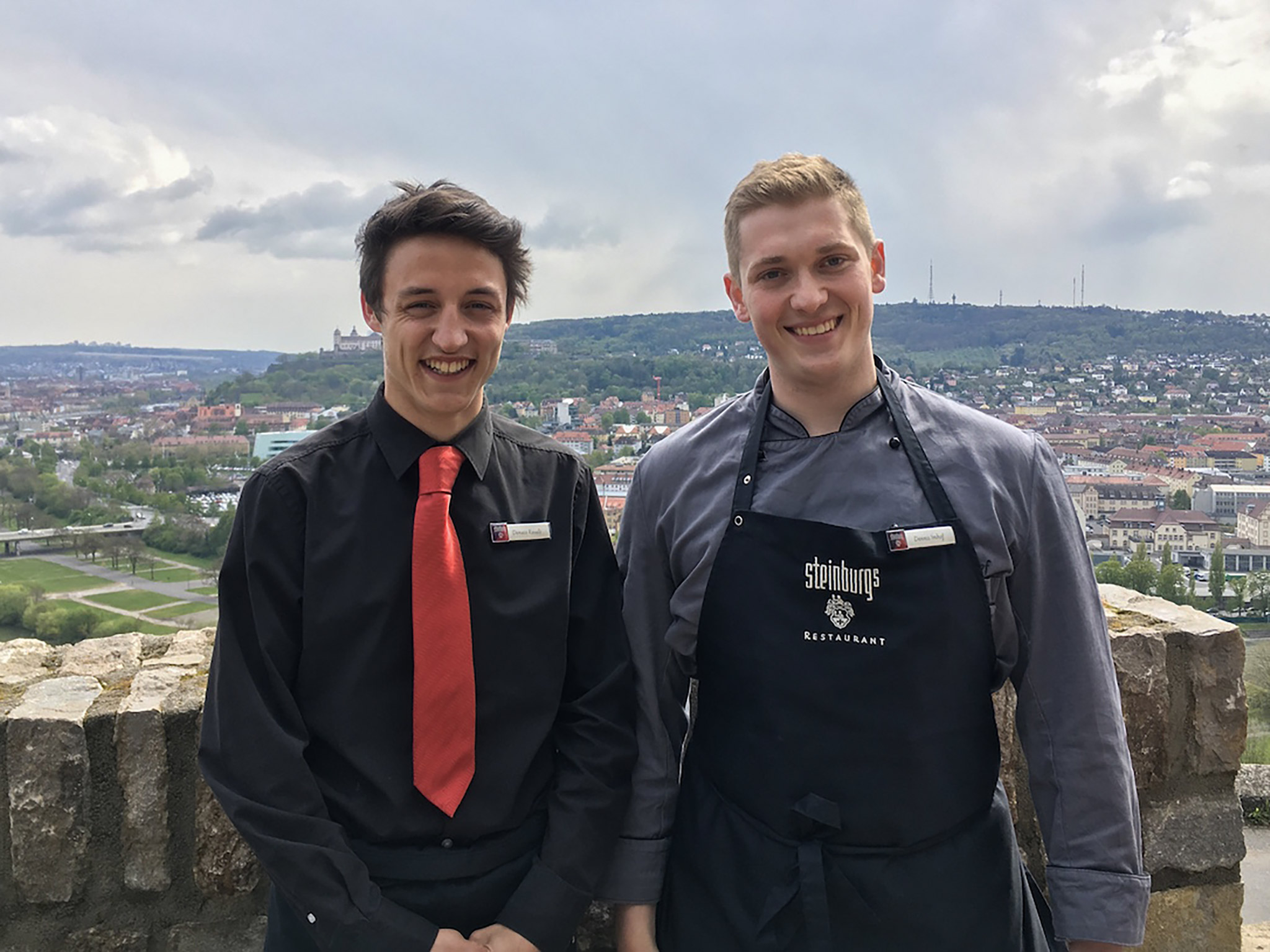 Azubis_Steinburg Donato & Dennis machen eine Ausbildung im Schlosshotel Steinburg. Foto: Meliz Kaya