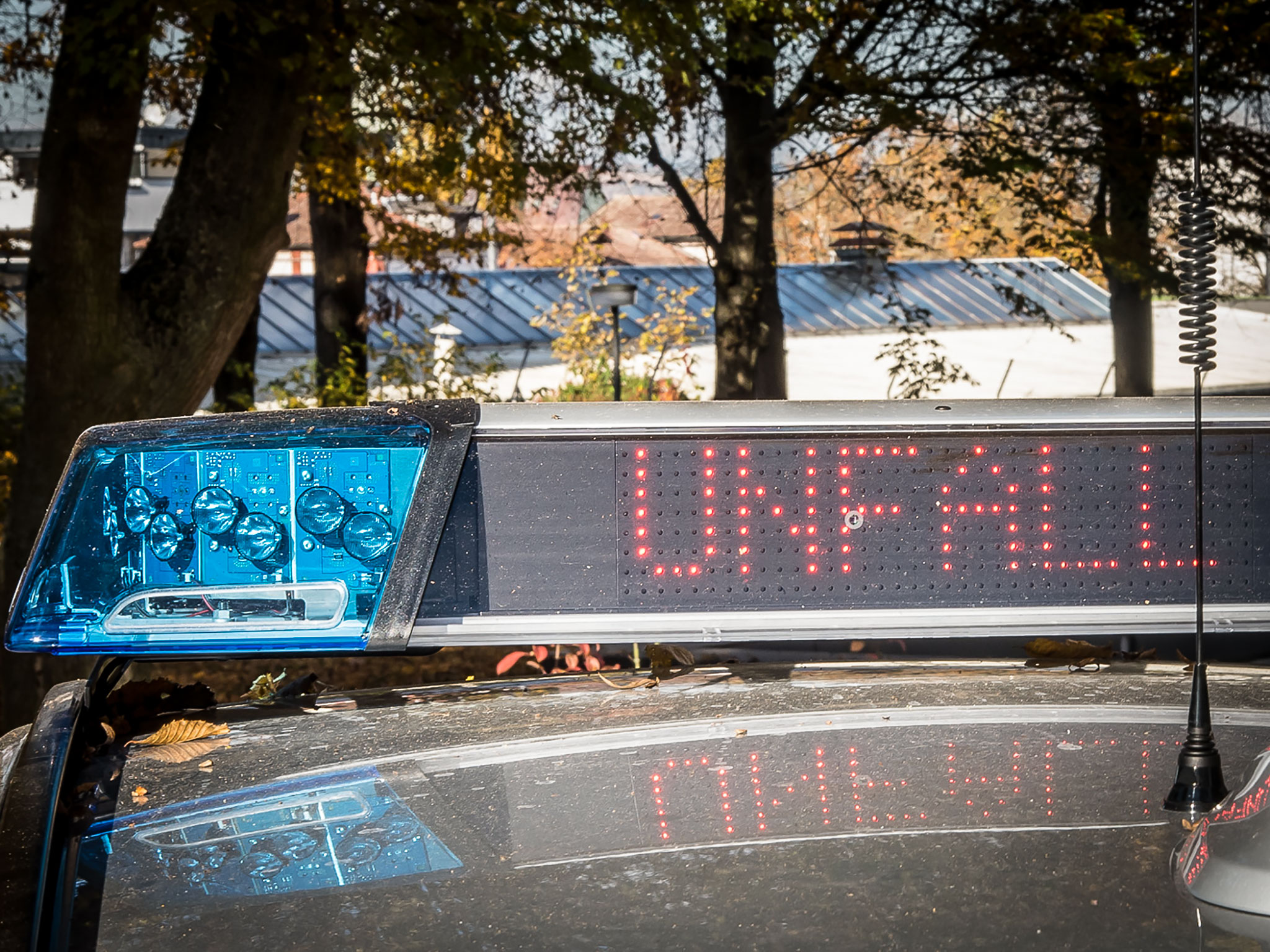Polizei Unfall Streifenwagen_ LED-Warnung "Unfall" der Polizei. Foto: Pascal Höfig