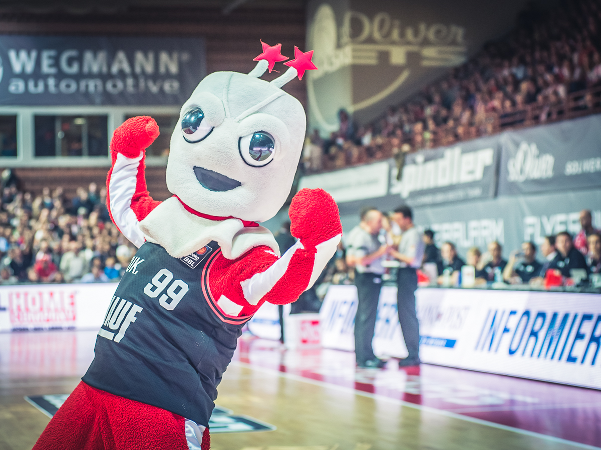 BasketsVsGiessen Maskottchen Olli 99. Foto: Pascal Höfig