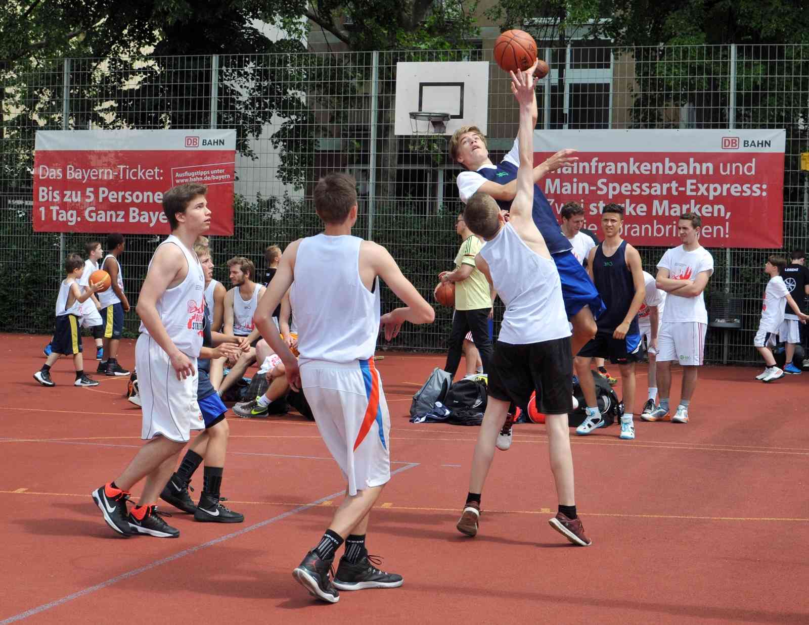 Bayern-Ticket Streetball-Cup – Action Der Bayern-Ticket Streetball-Cup 2016. Foto: DB Regio AG