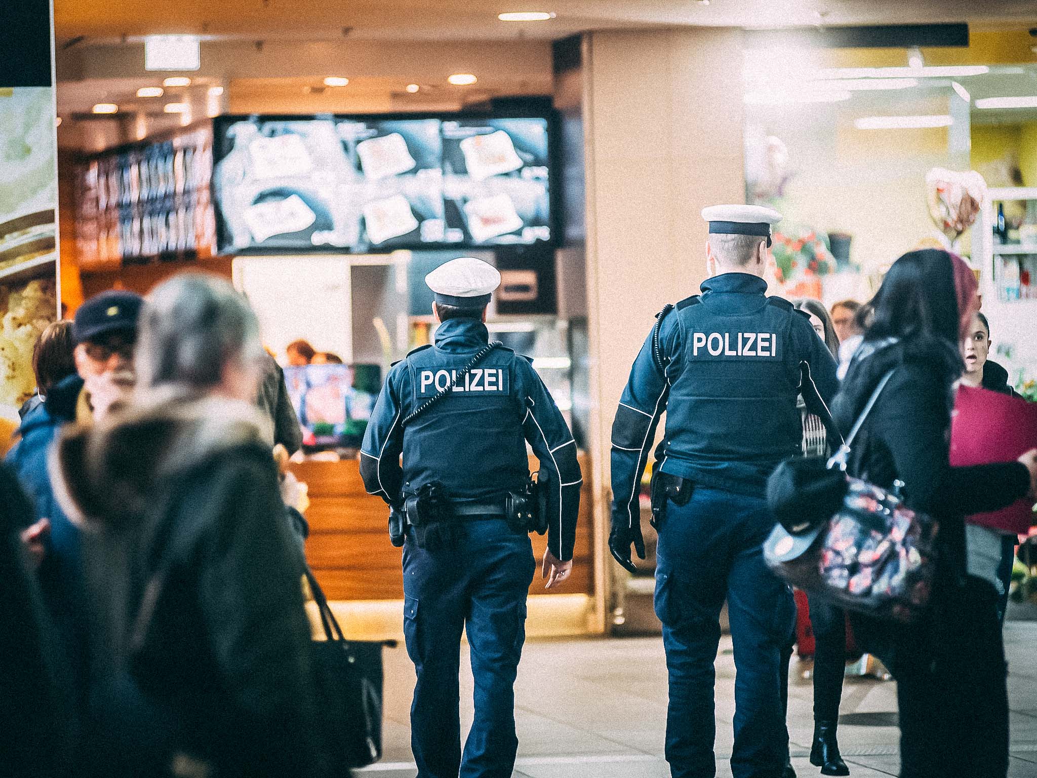 Bundespolizei_Bahnhof_01 Beamte der Bundespolizei Würzburg am Hauptbahnhof Würzburg. Symbolfoto: Pascal Höfig