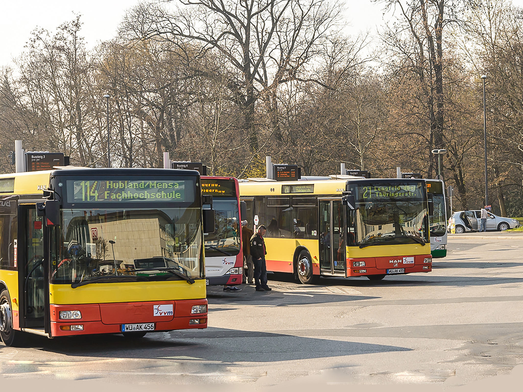 Busbahnhof am Hauptbahnhof Würzburg. Foto: Pascal Höfig