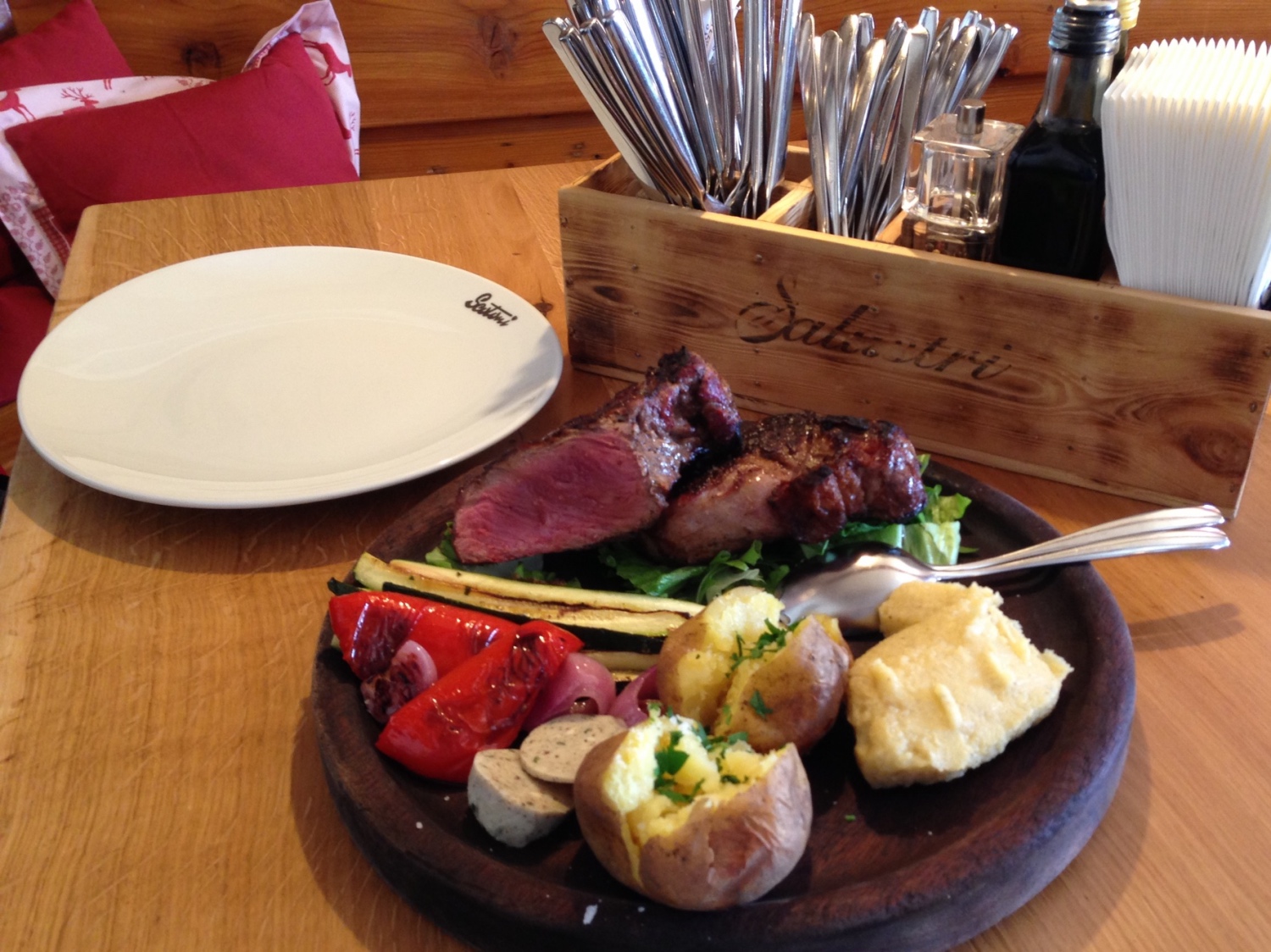 Fleisch_Steak Wo kann man in Würzburg ein schönes saftiges Stück Fleisch genießen? - Foto: Katharina Kraus