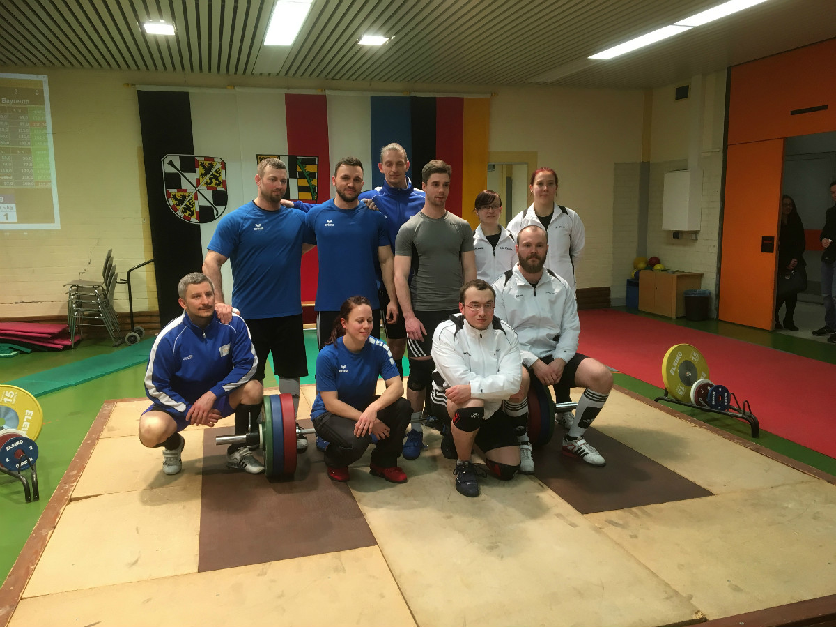 Gewichtheben.jpg Gruppenbild des AC 82 Schweinfurt - Foto: AC 82 Schweinfurt