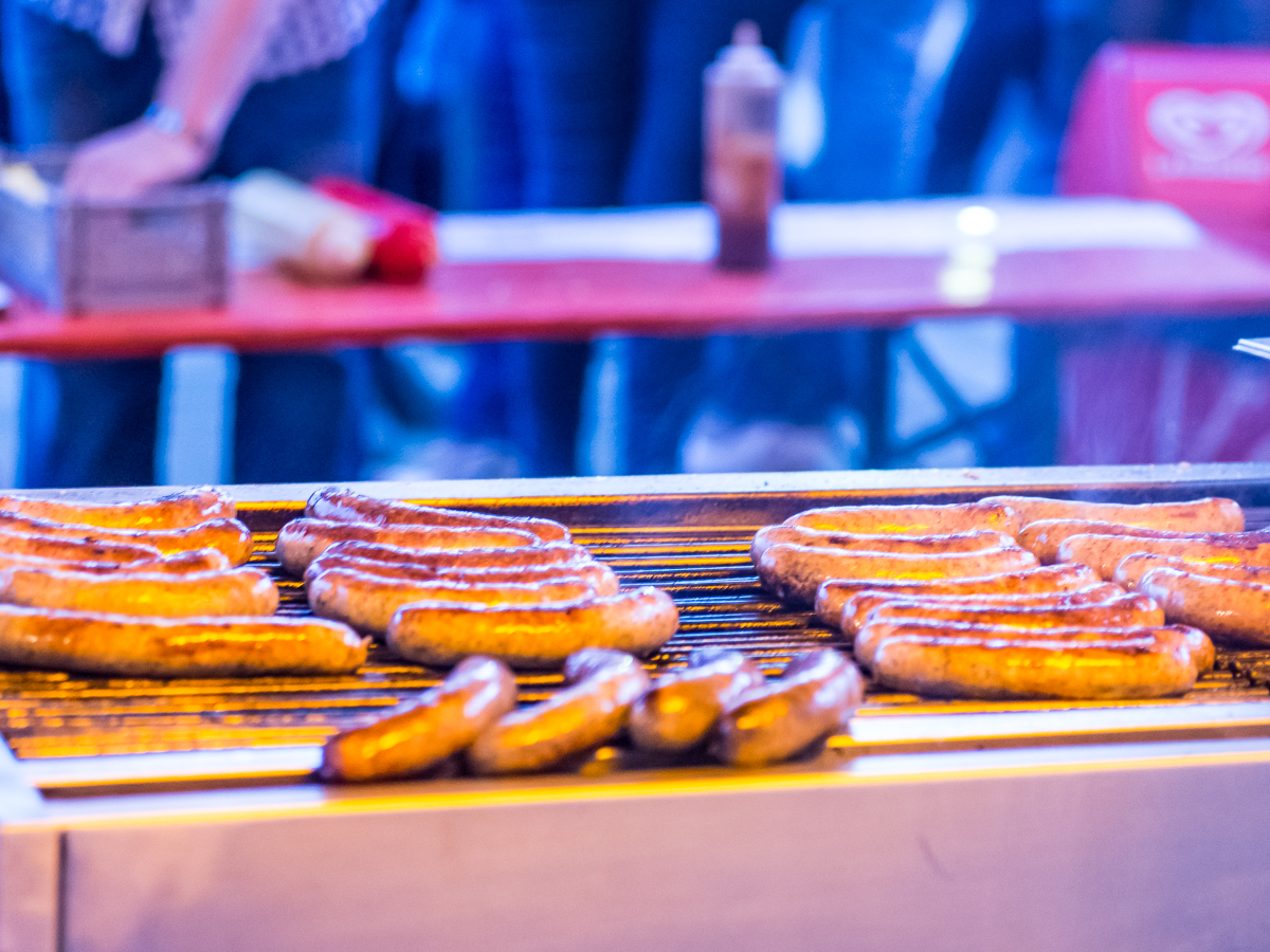Grill_Bratwurst Bratwürschen auf dem Grill. Foto: Pascal Höfig