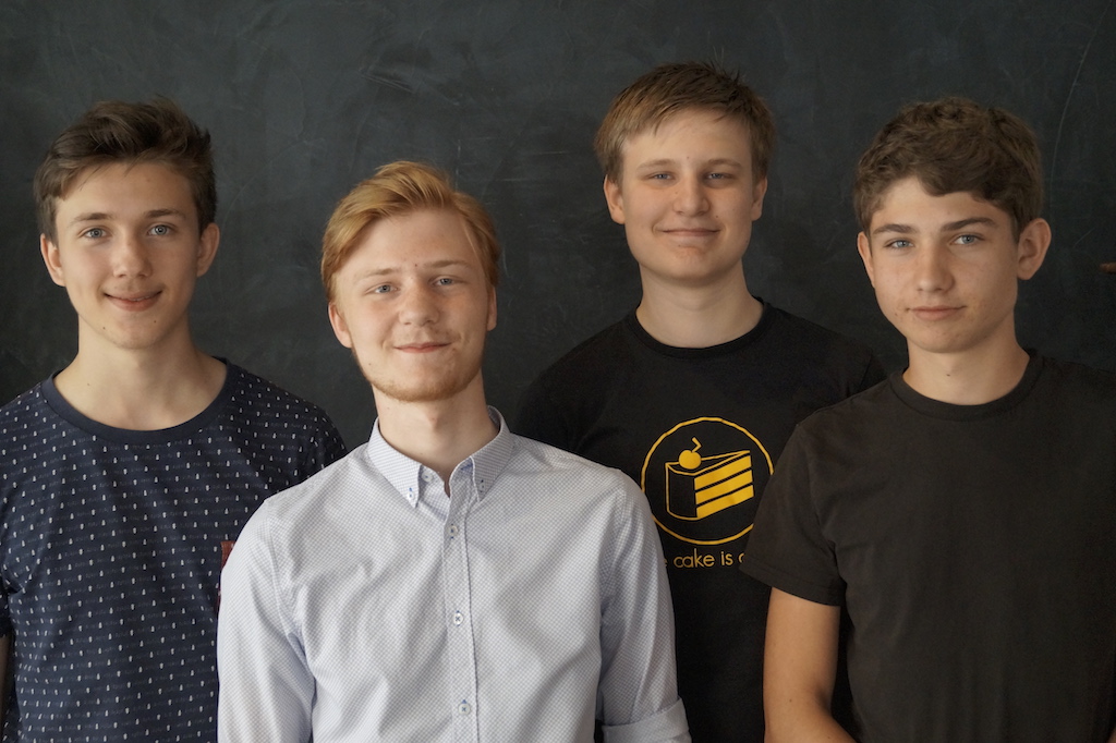 Hausaufgabenapp Die Köpfe hinter "School1"(v.l.)Michael Brönner(Teamleiter),Tim Glenz(Design),Benedikt Kainzbauer(Öffentlichkeitsarbeit)Leon Höpfl(Entwickler). Foto: Lucas Kesselmann