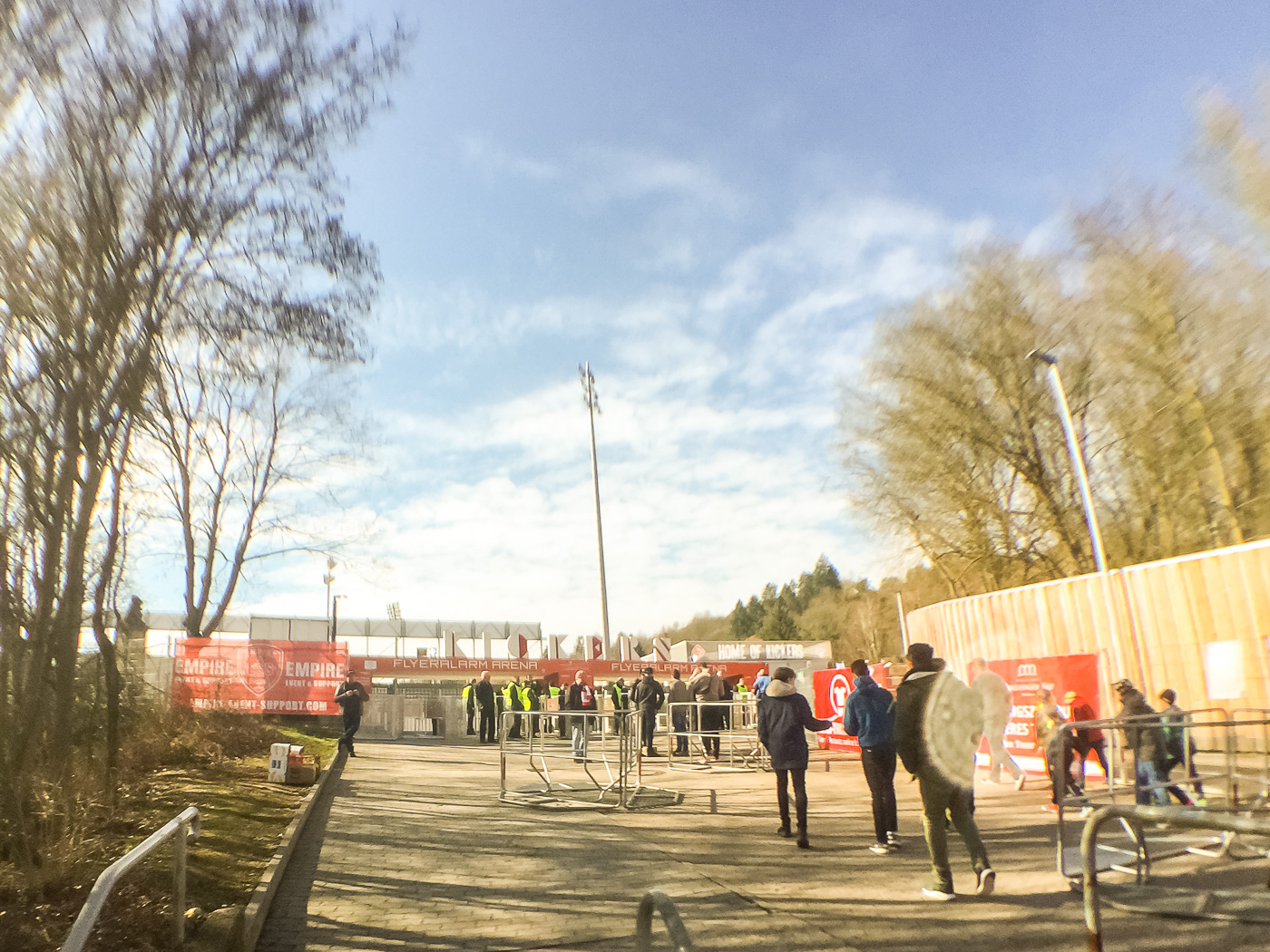 Kickers_Dynamo-1 Ab 12:00 Uhr öffnet das Stadion - Foto: Pascal Höfig