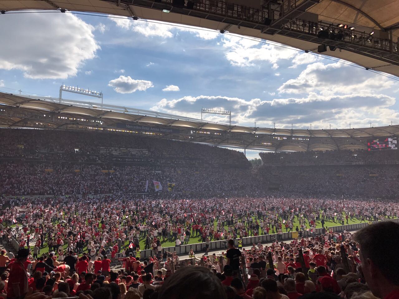 Kickers_Stuttgart_Abstieg Nach Abpfiff der letzten Partie in der 2. Liga. Foto: Melissa Schnabel