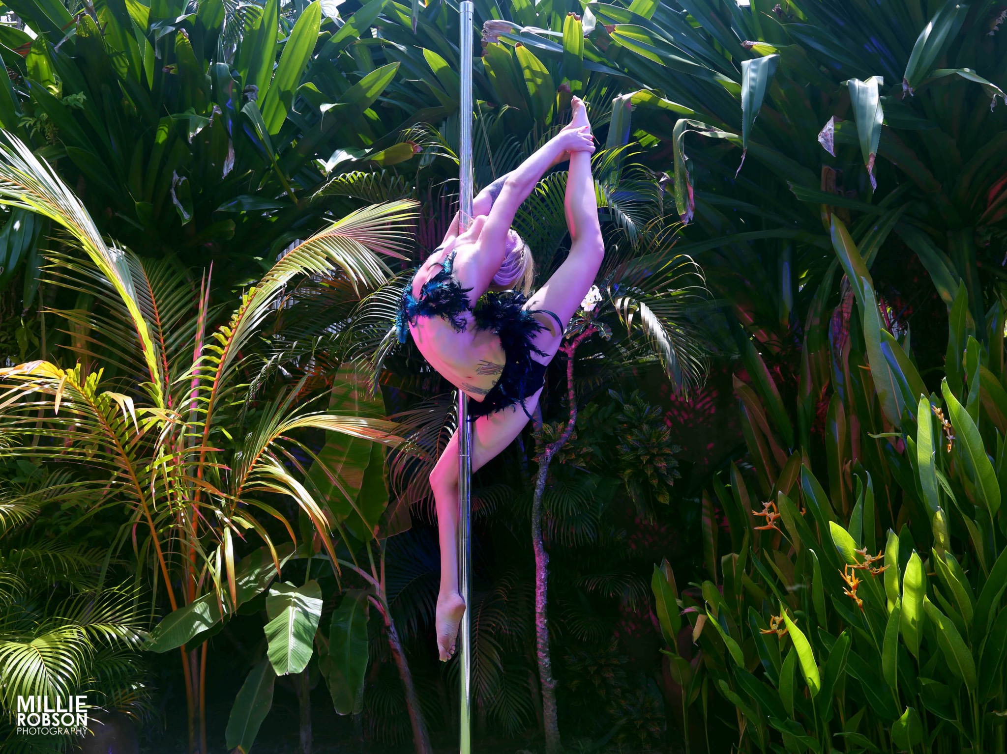Poledance_Carolin Schmitt_gruen Poledance ist mehr als eine Trendsportart. Foto: Millie Robson