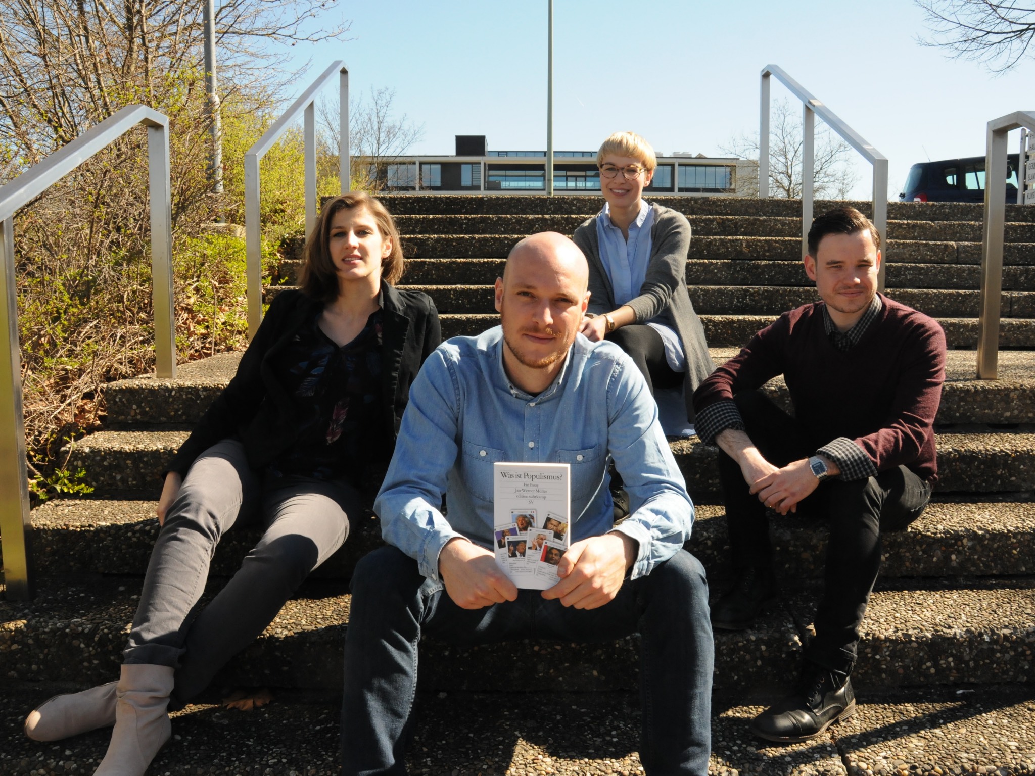 Populismus_Team "Zeit für Populismus?" - Das ist Thema einer Leseaktion der Uni Würzburg. Foto: Lena Köster
