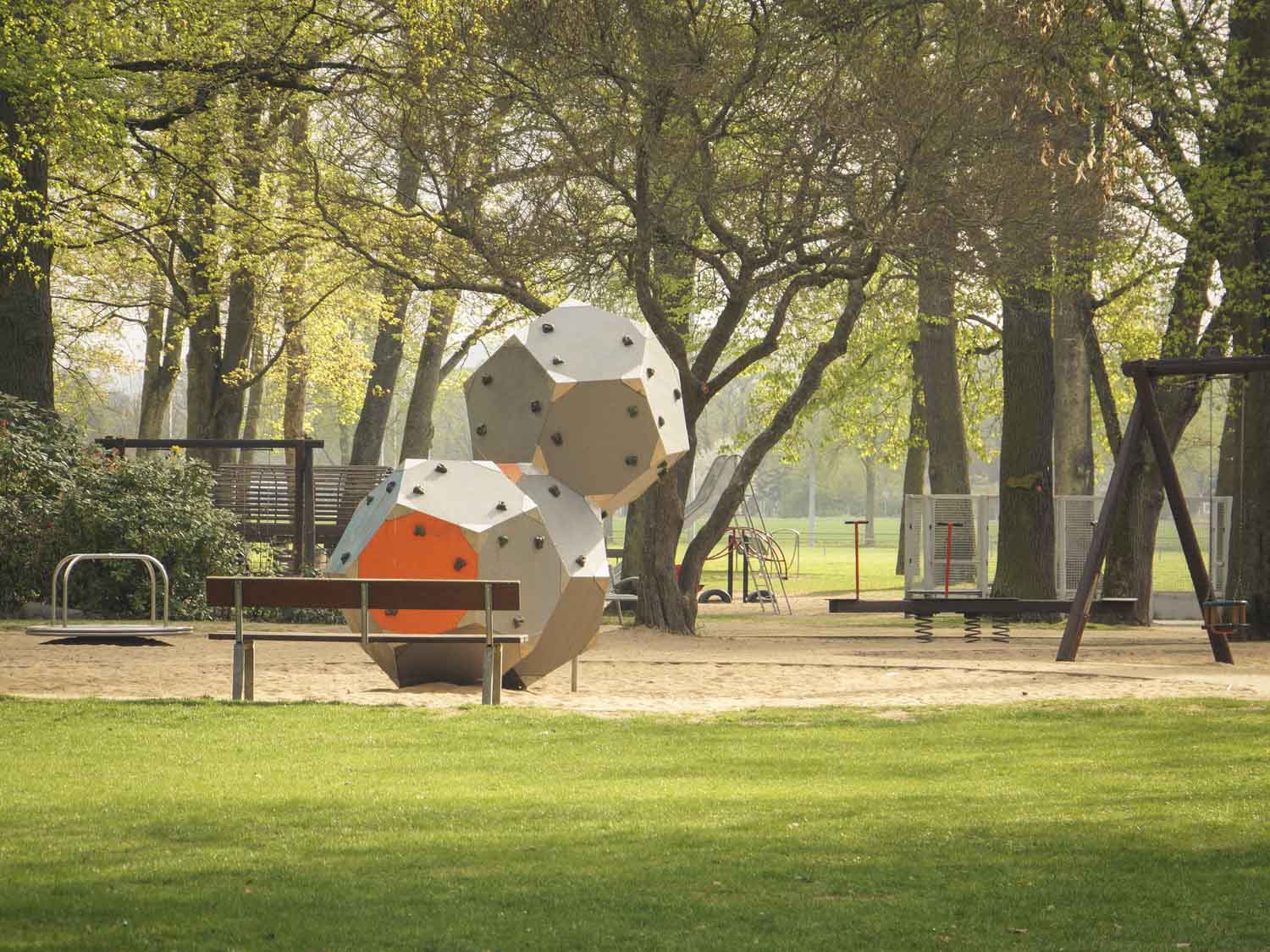 Symbolbild_Kinder_Spielplatz_WEB43.jpg Kinderspielplatz an den Wehranlagen. Foto: Dominik Ziegler