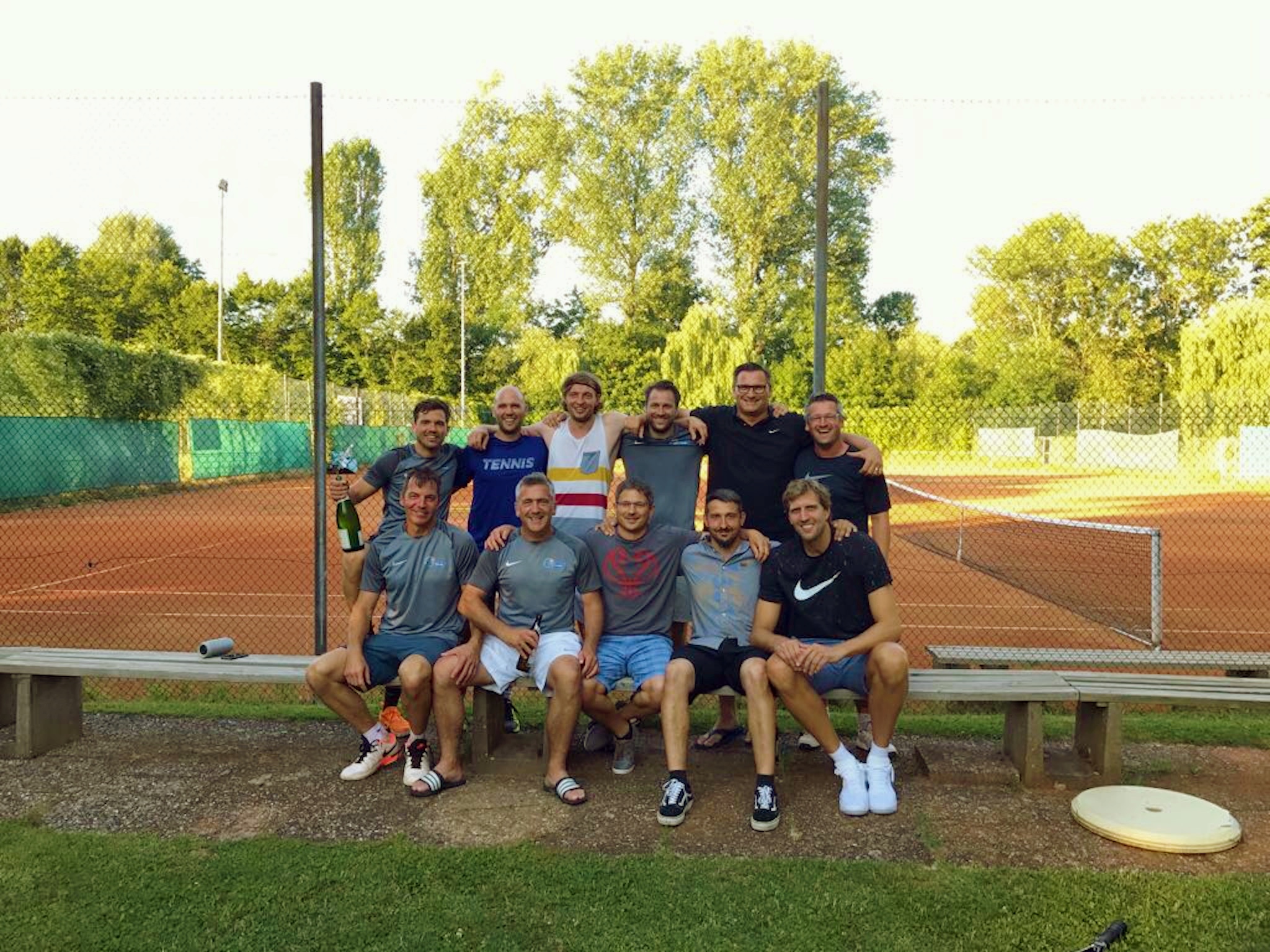 TG_Wuerzburg_Tennis_notiwzki TG Würzburg mit Dirk Nowitzki ist Meister der Kreisklasse. Foto: TG Würzburg – Tennis