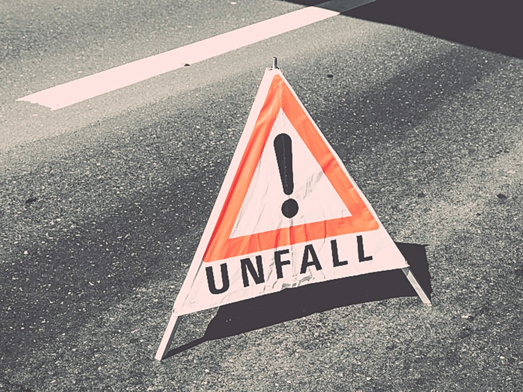 Unfall-Schild-Warnschild-1-von-1-1024×768.jpg Unfall-Schild – Symbolbild: Pascal Höfig