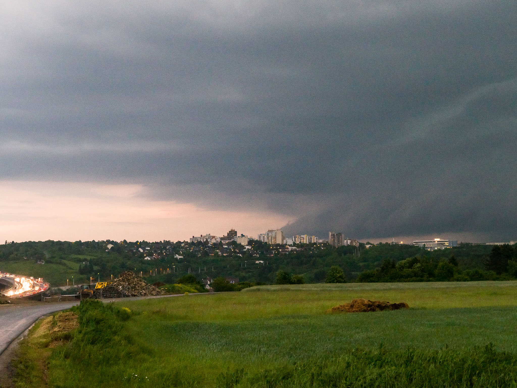 Unwetter-1 Unwetter - Blick auf den Heuchelhof. Foto: Pascal Höfig