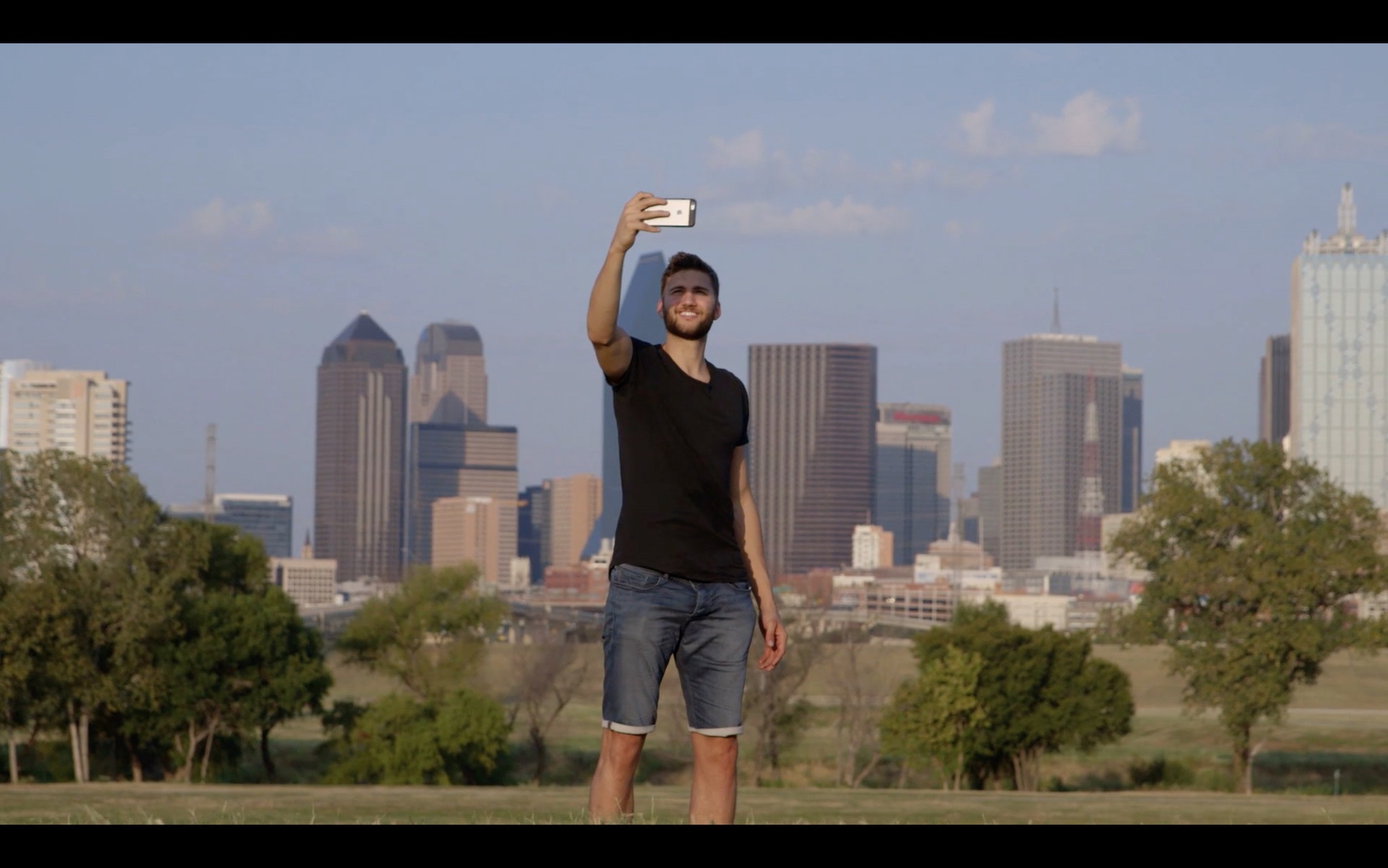 maxi_kleber_dallas_doku_maverick Maxi Kleber in Dallas. Screenshot: fortyone Magazin