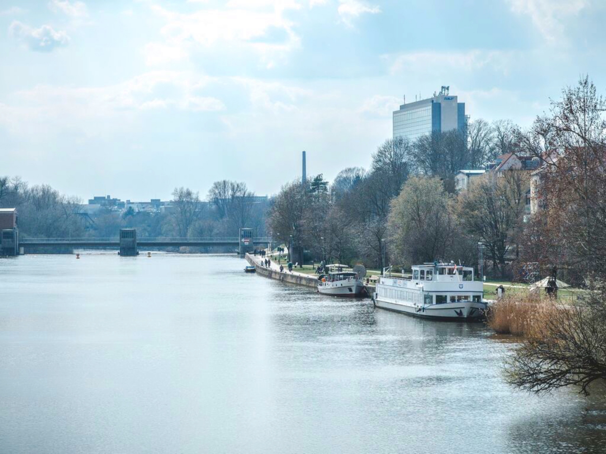 Ein Herbsttag in Schweinfurt. Foto: SWity Der Main in Schweinfurt – Foto: SWity