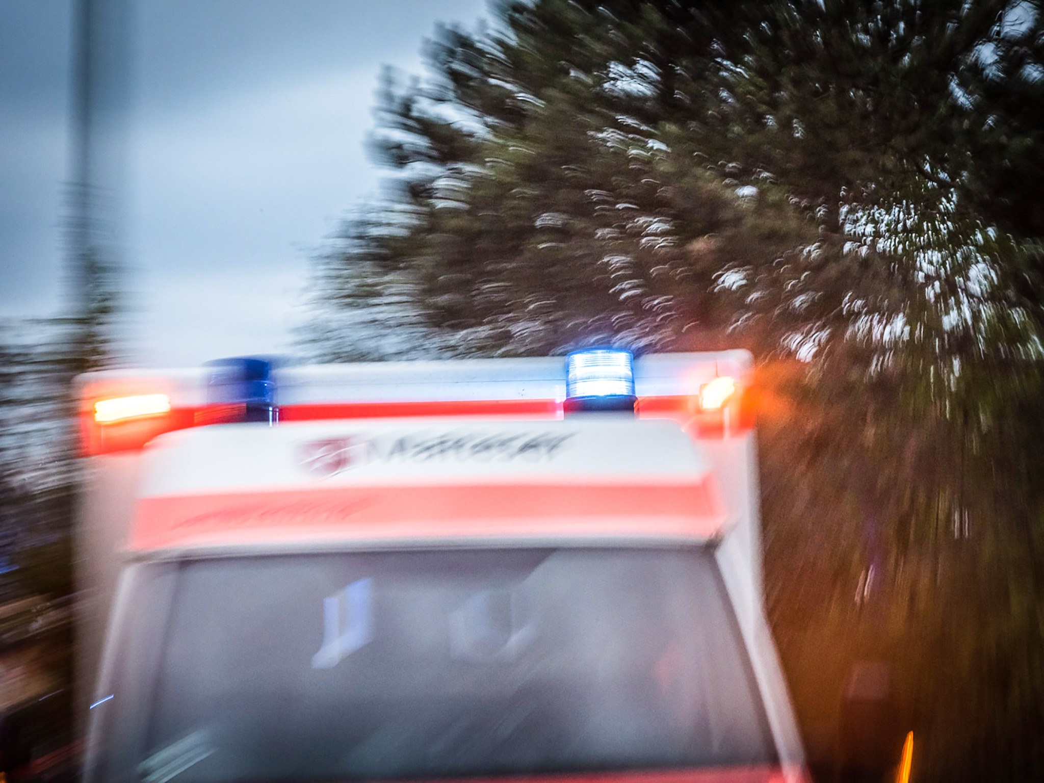 Symbol_Rettungsdienst-8 Rettungswagen im Einsatz. Foto: Pascal Höfig
