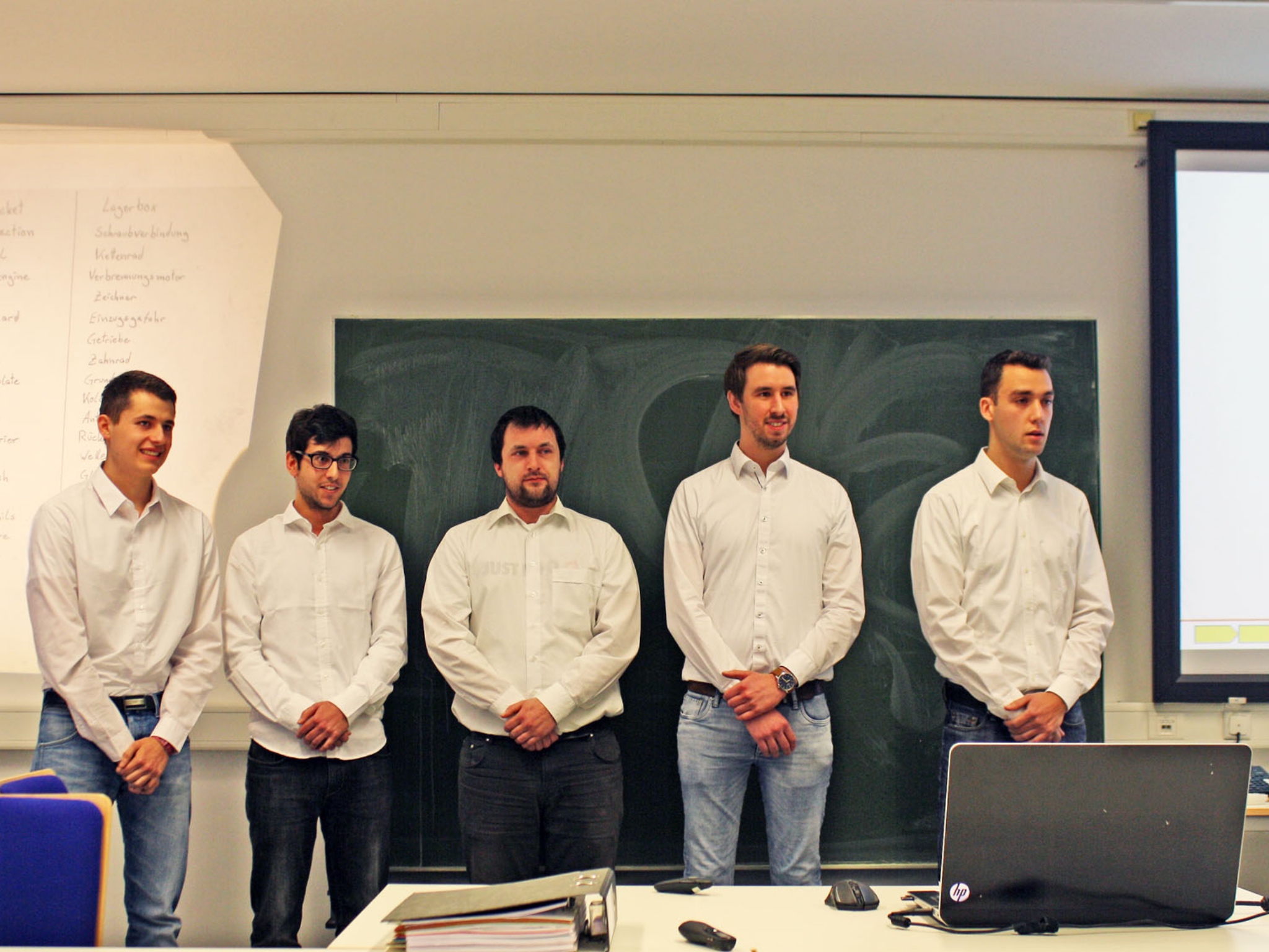 Gruppe_15_FHWS Team 15 mit Marc Hagemann, Timur Orta, Yannick Grünewald, Ralf Stöhling und David Betzer erläuterten der Jury ihren Lösungsansatz. Foto: FHWS | Klein