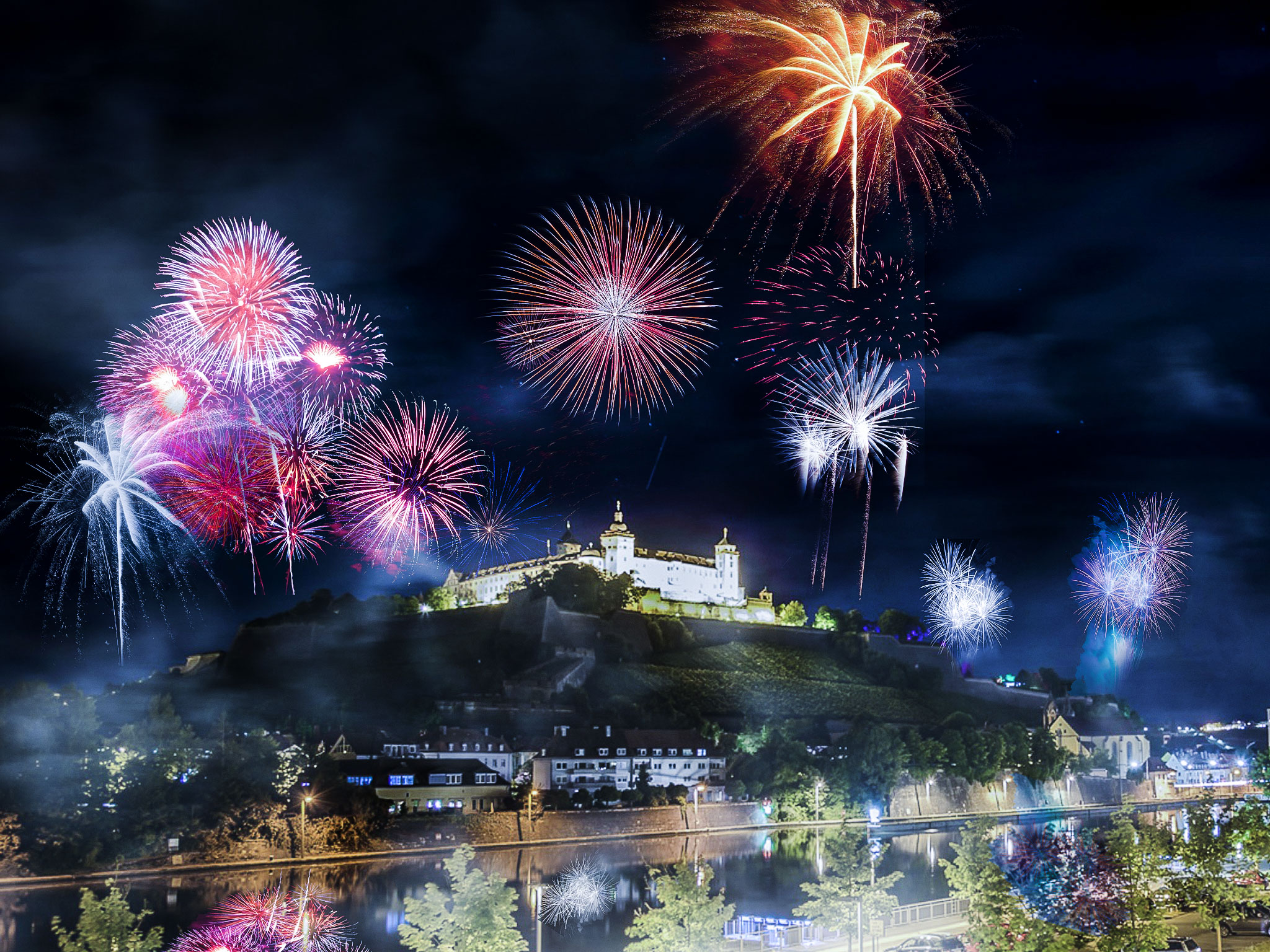 Silvester_Wuerzburg Feuerwerk über der Festung Marienberg. Foto: Pascal Höfig