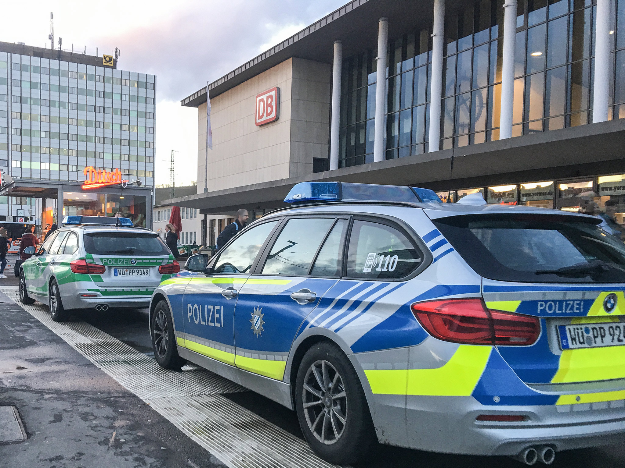 Polizei_Hauptbahnhof Polizeieinsatz am Bahnhofsplatz Würzburg. Symbolfoto: Pascal Höfig