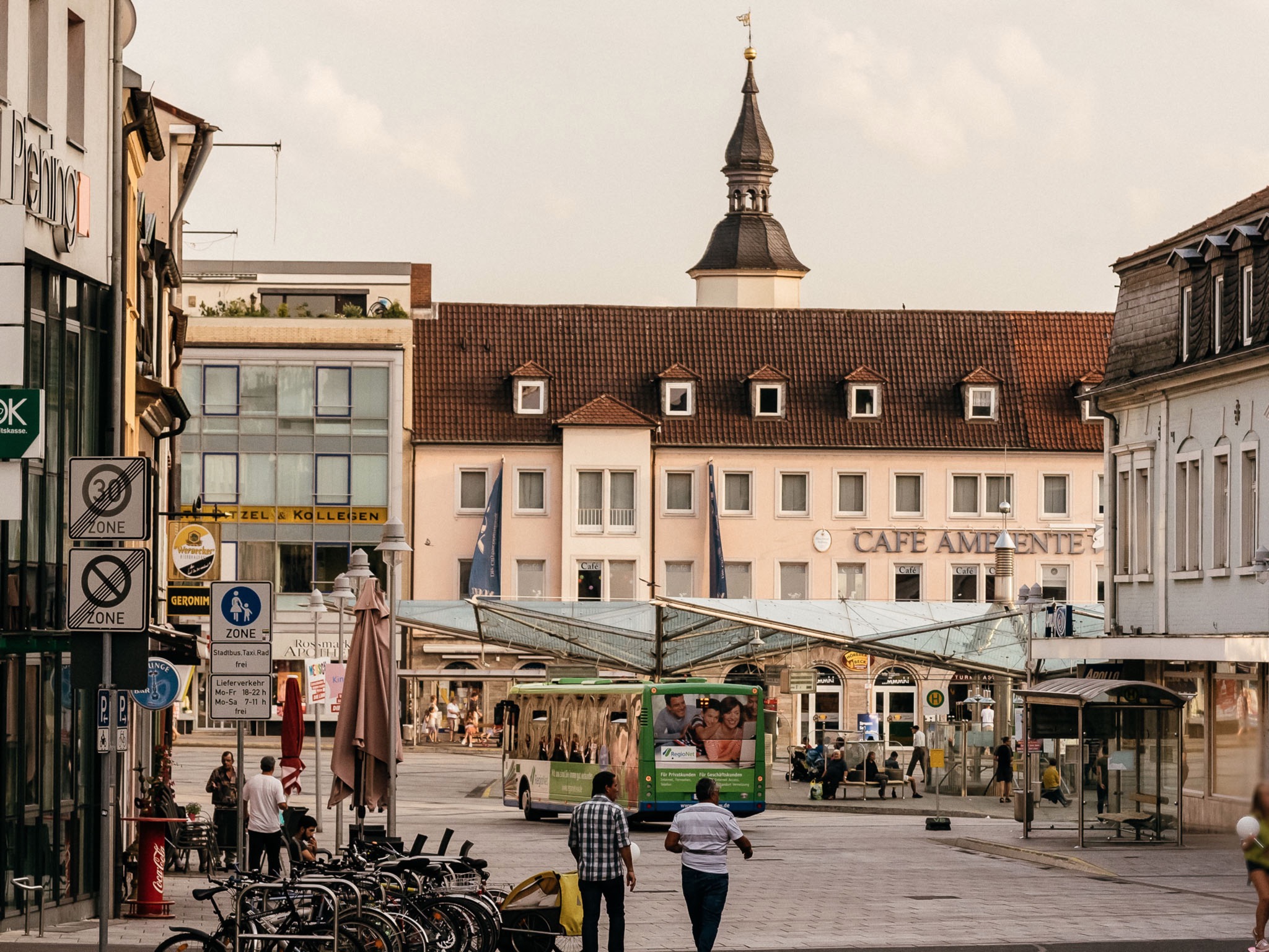 Schweinfurt_2048_Symbol_09 Blick auf den Rossmarkt in Schweinfurt. Foto: Pascal Höfig