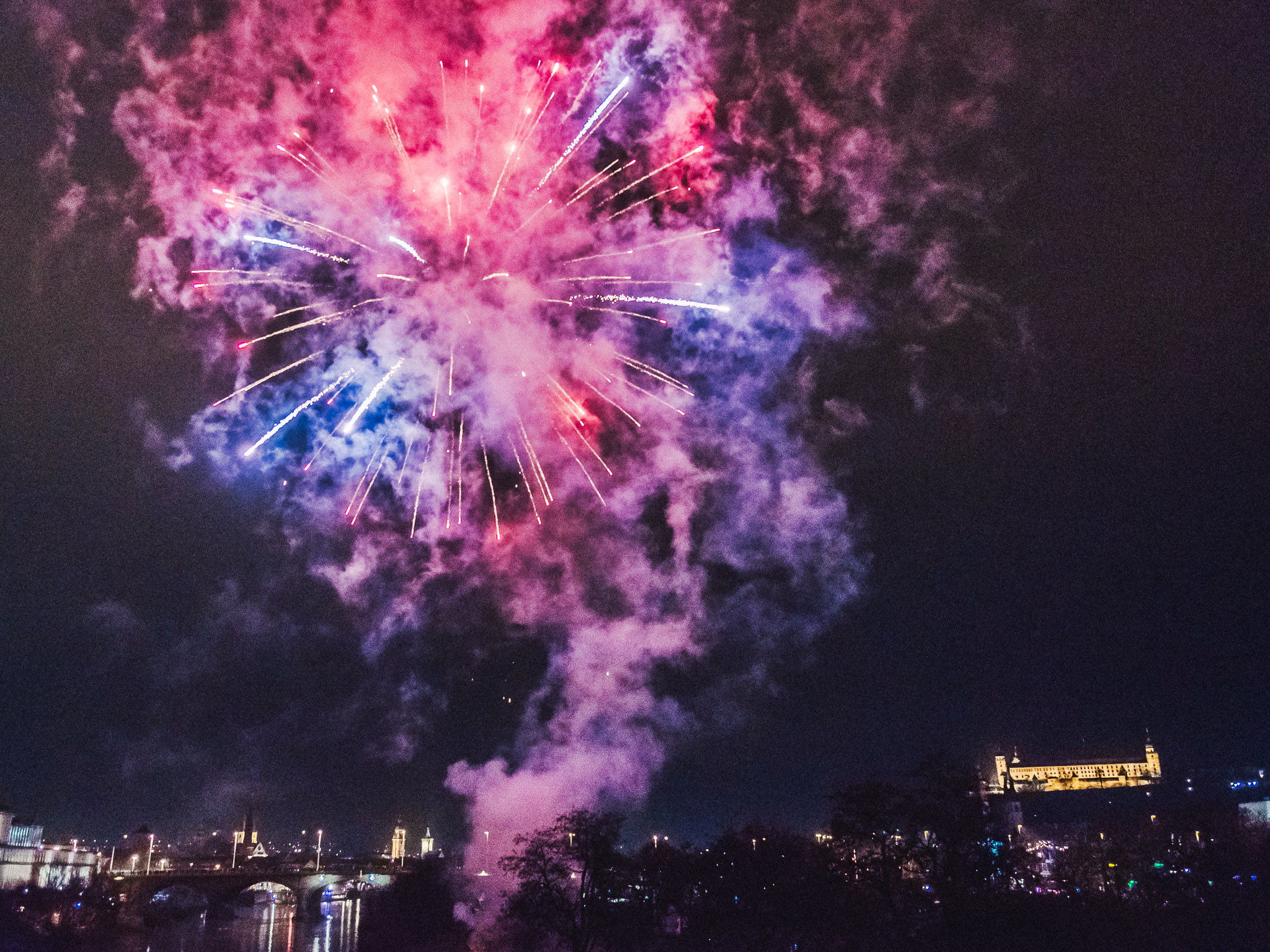 Feuerwerk am Frühjahrsvolksfest Würzburg 2018. Foto: Pascal Höfig