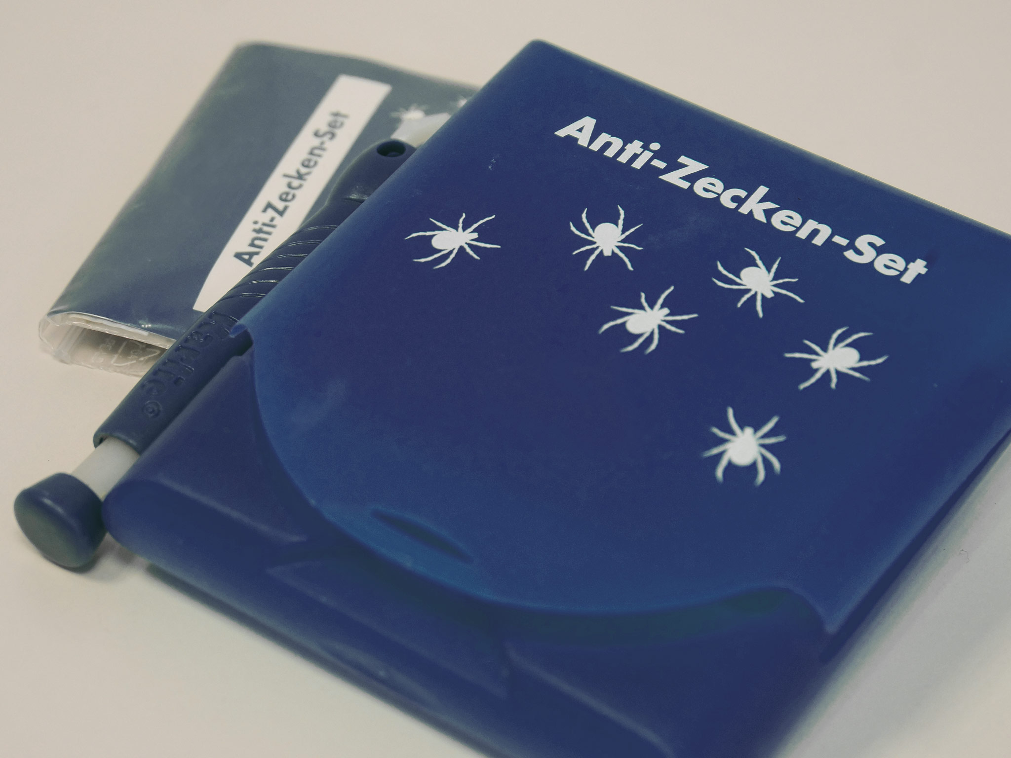 2018-03-22-Symbolbild-Zecke-Anti-Zecken-Set-WEB2048 Symbolbild Anti-Zecken-Set. Foto: Dominik Ziegler