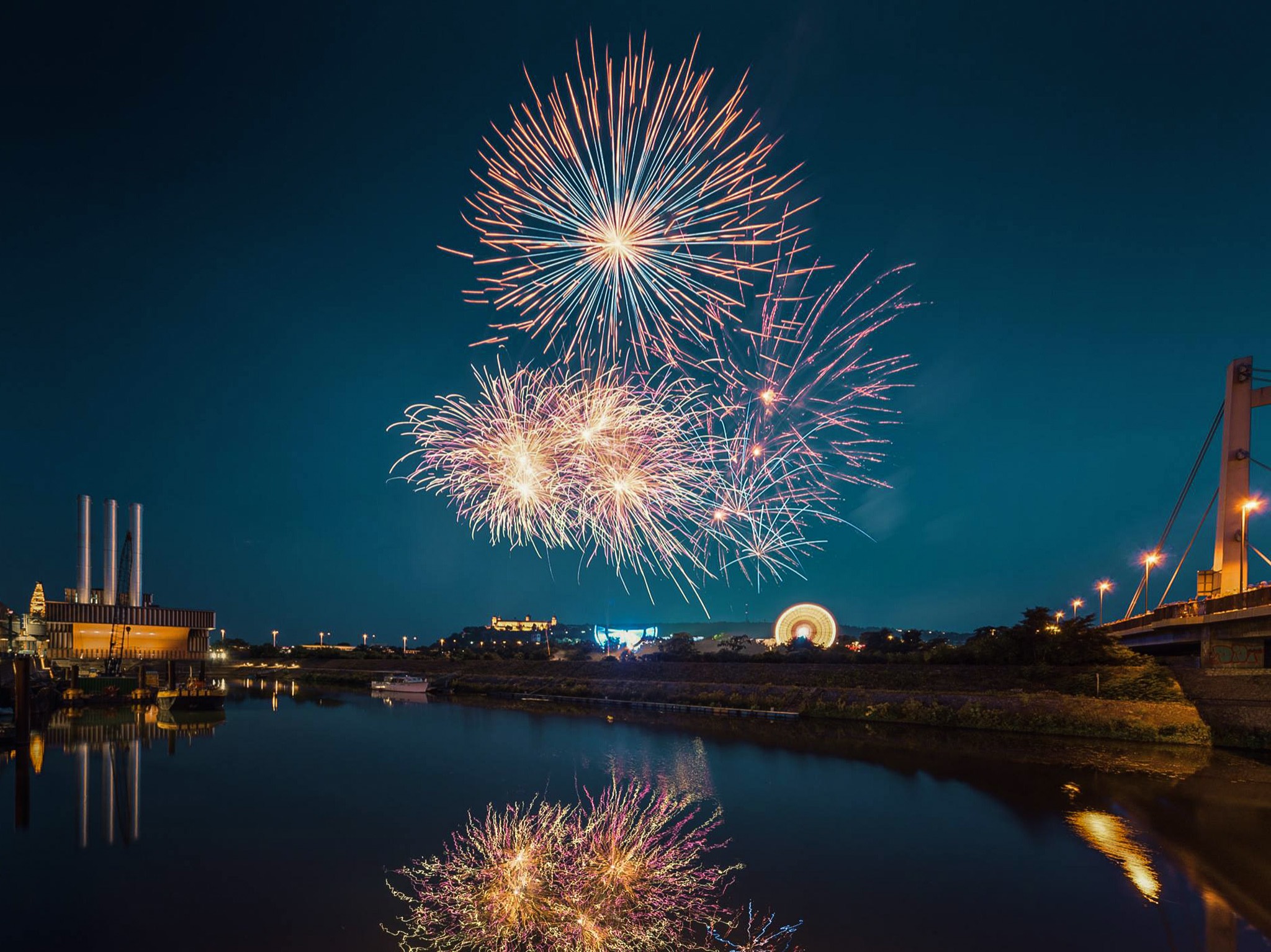 Feuerwerk beim Volksfest. Foto: Max Ziegler