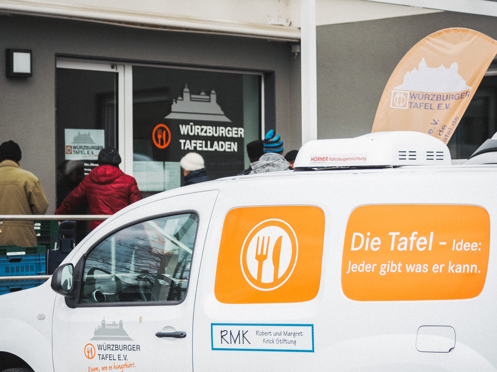 Die Ausgabe der Würzburger Tafel in der Zellerau. Foto: Pascal Höfig