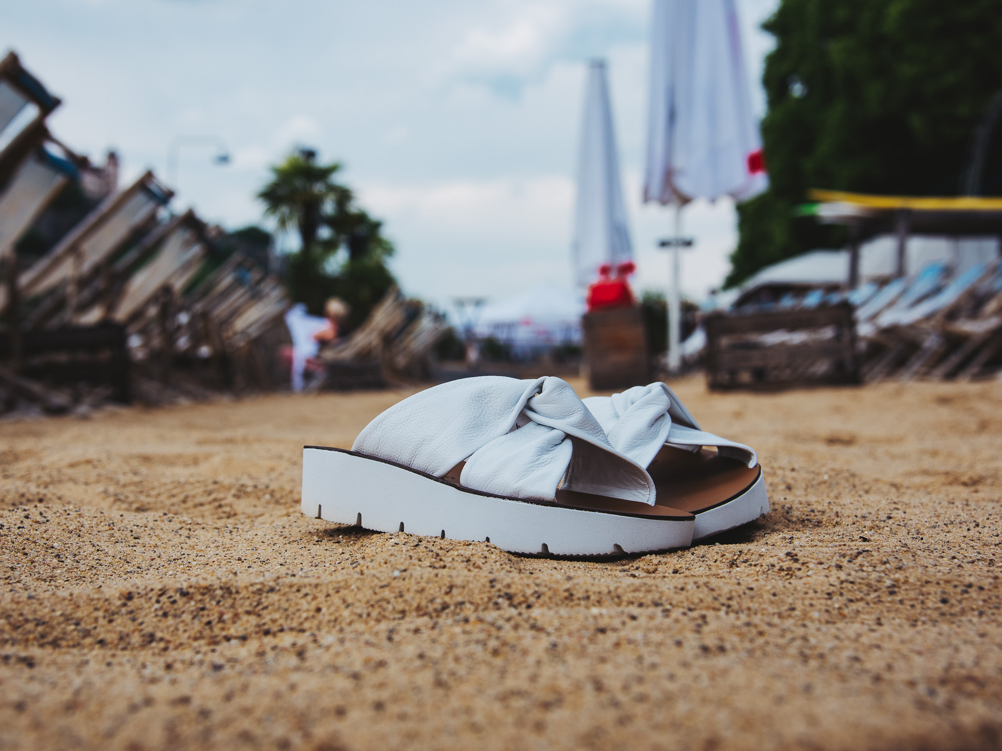 Die perfekten Schuhe für die White Party am Stadtstrand. Foto: Pascal Höfig