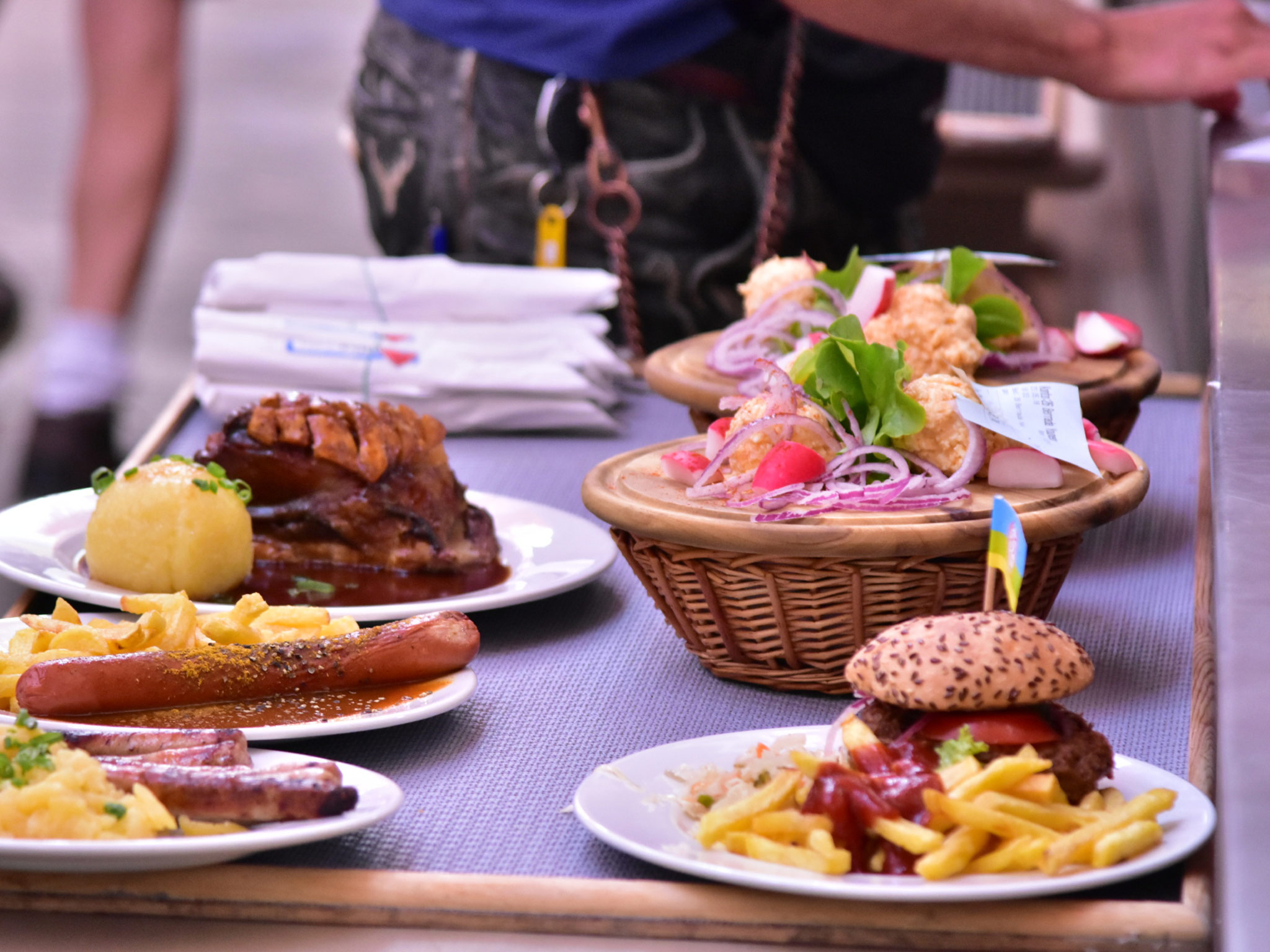 Alles was das Herz begehr im Hahn Zelt! Foto: Hahn Zelt + Catering GmbH