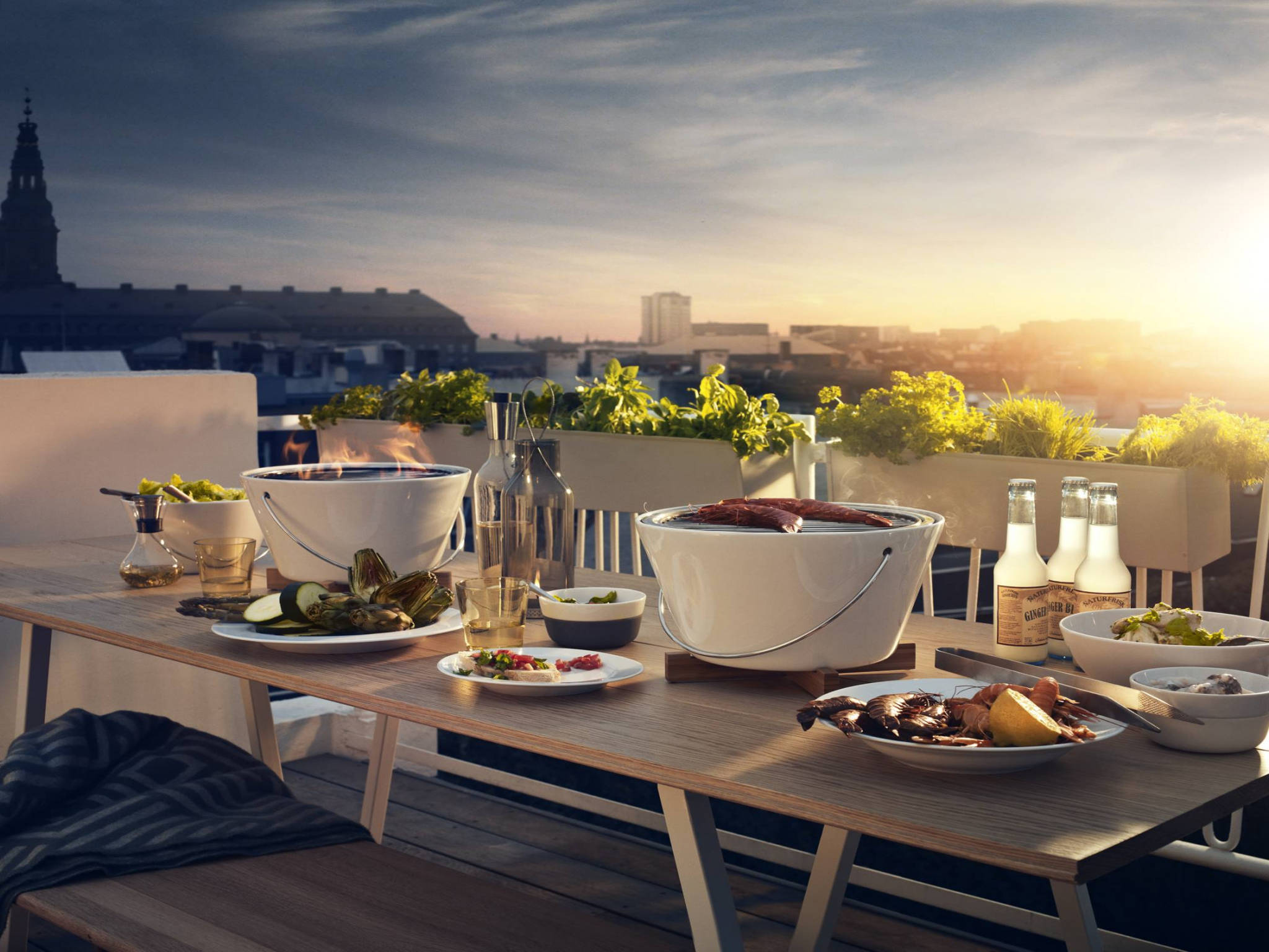 eva_solo_tischgrill_einrichten design Auf den ersten Blick ein Eimer, auf den zweiten ein Grill. Foto: Eva Solo / einrichten design