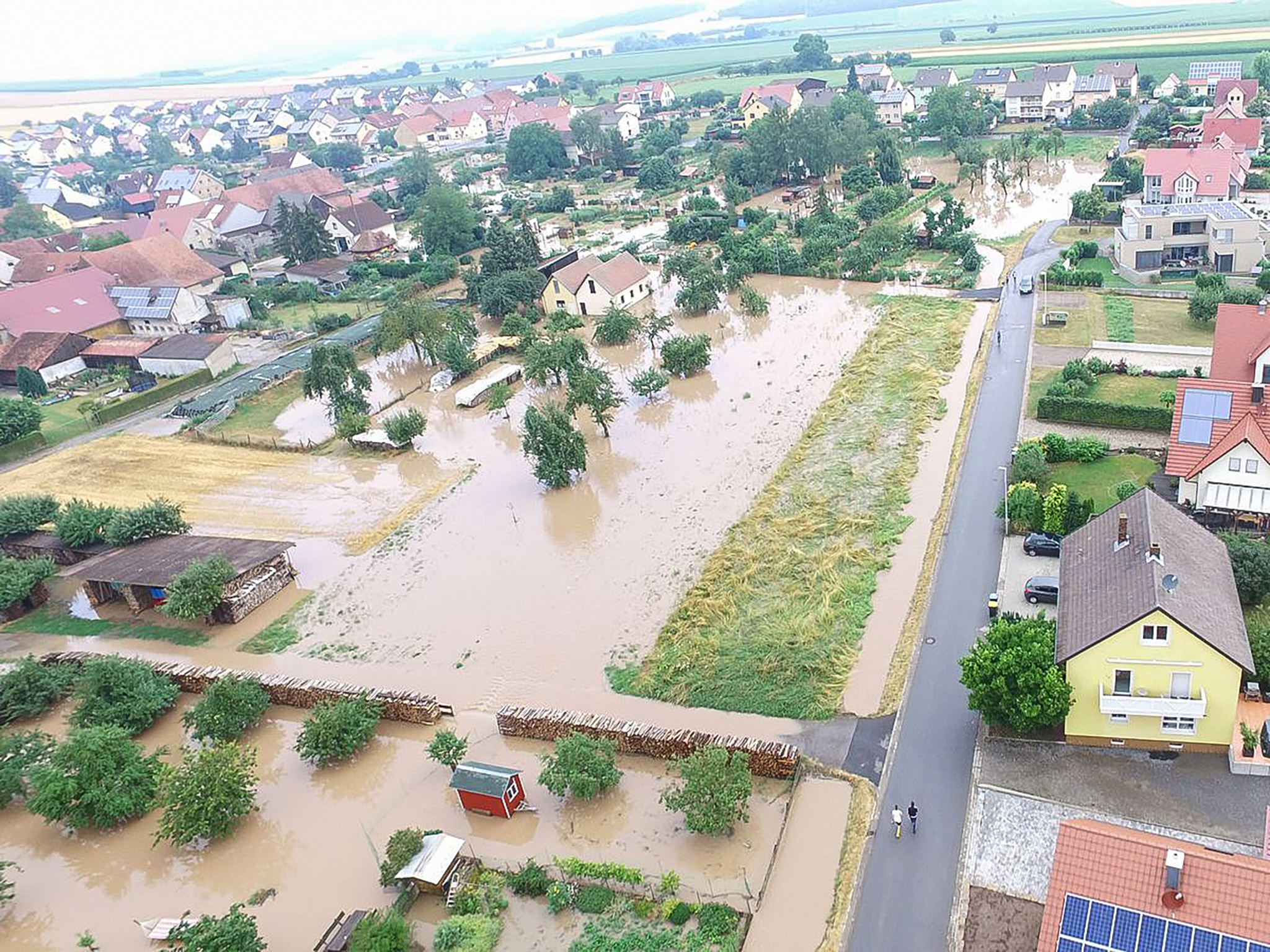 Luftbildaufnahmen von dem Einsatz am 6. Juli in der Gemeinde Werneck, Ortsteil Eßleben. Foto: Drohne Kreisbrandinspektion Schweinfurt