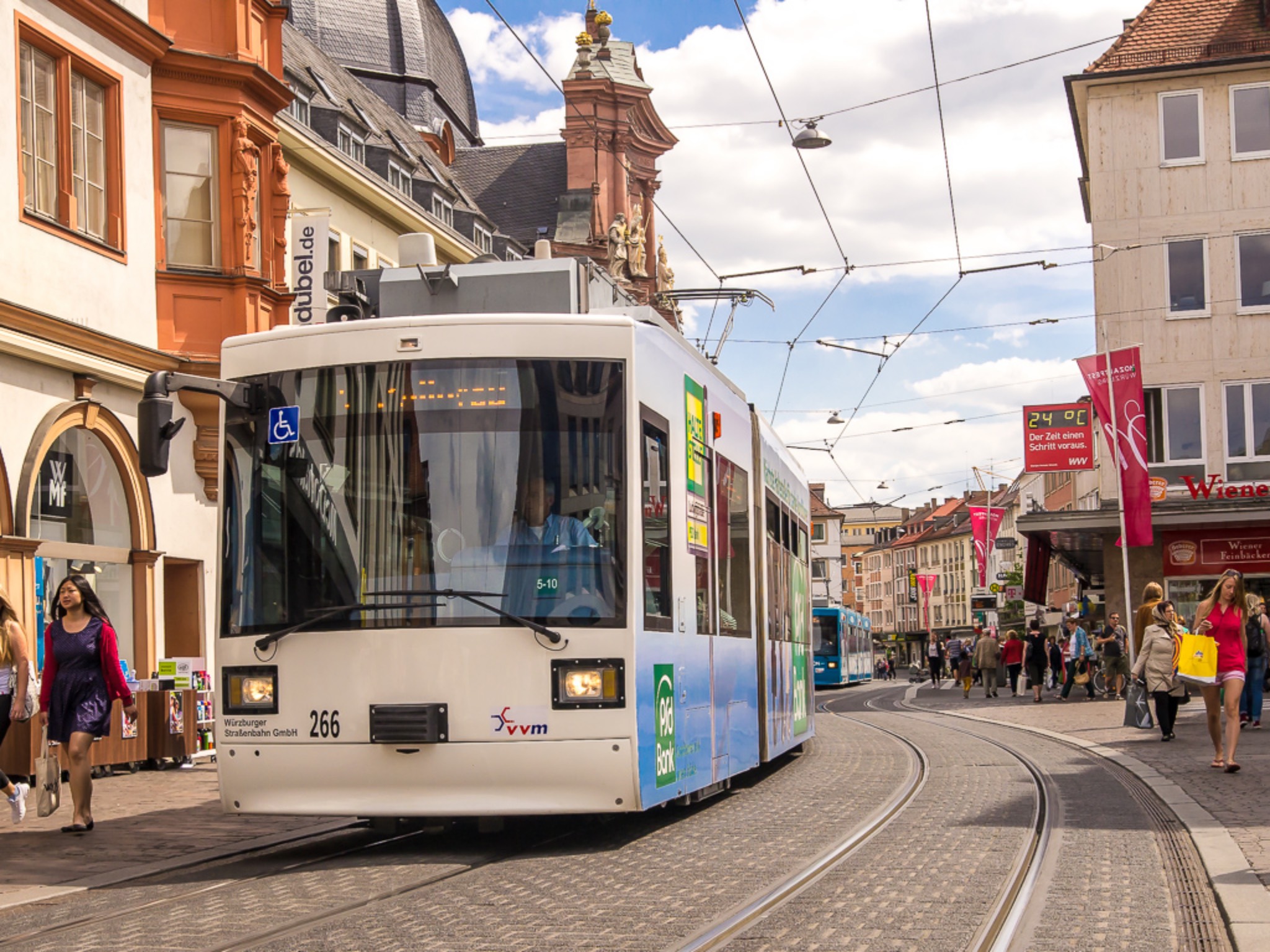 Straßenbahn_Symbolfoto Straßenbahn in Würzburg. Symbolfoto: Pascal Höfig