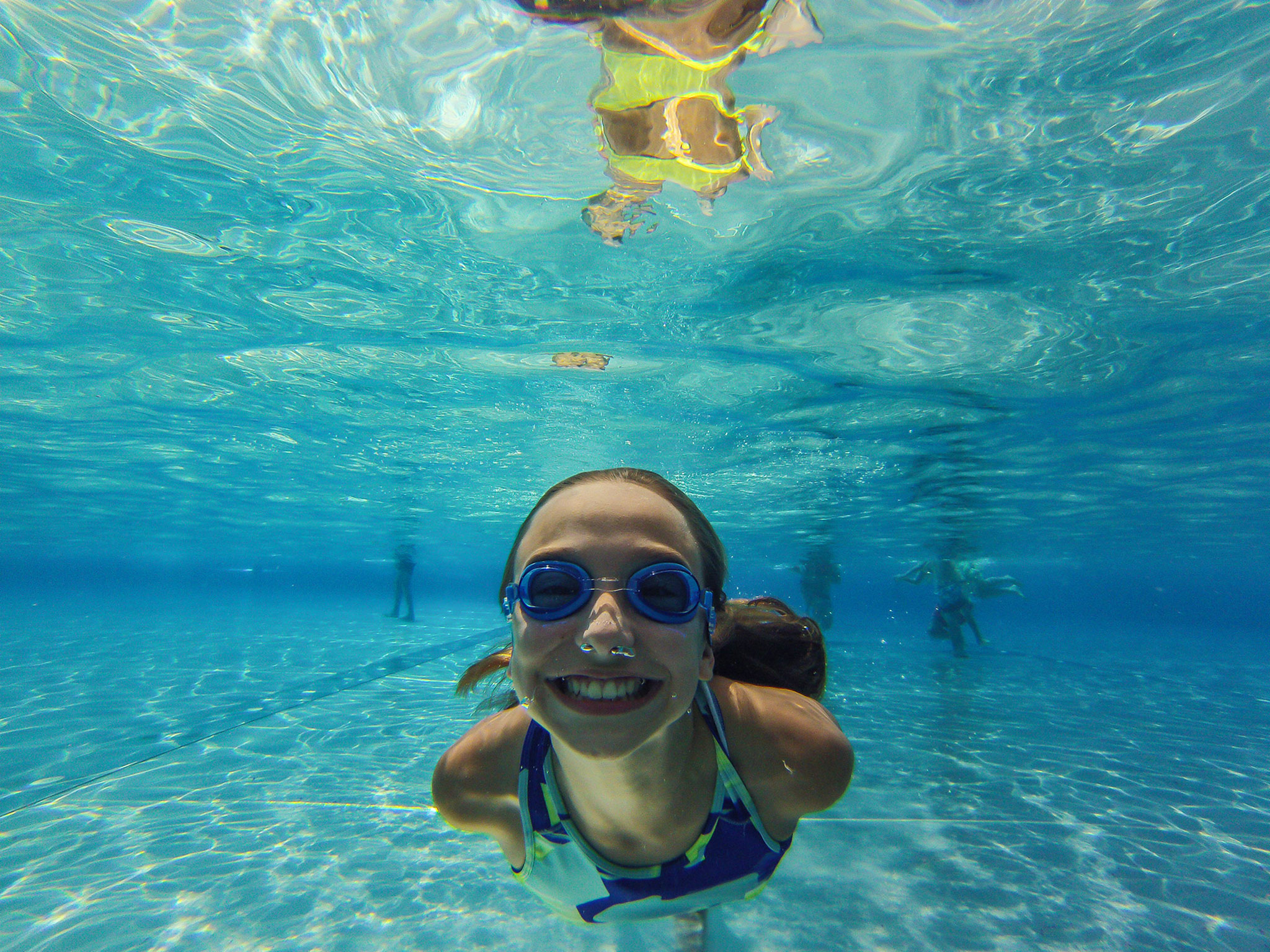 MiaUnterWasser.jpg Im Freibad. Foto: Pascal Höfig