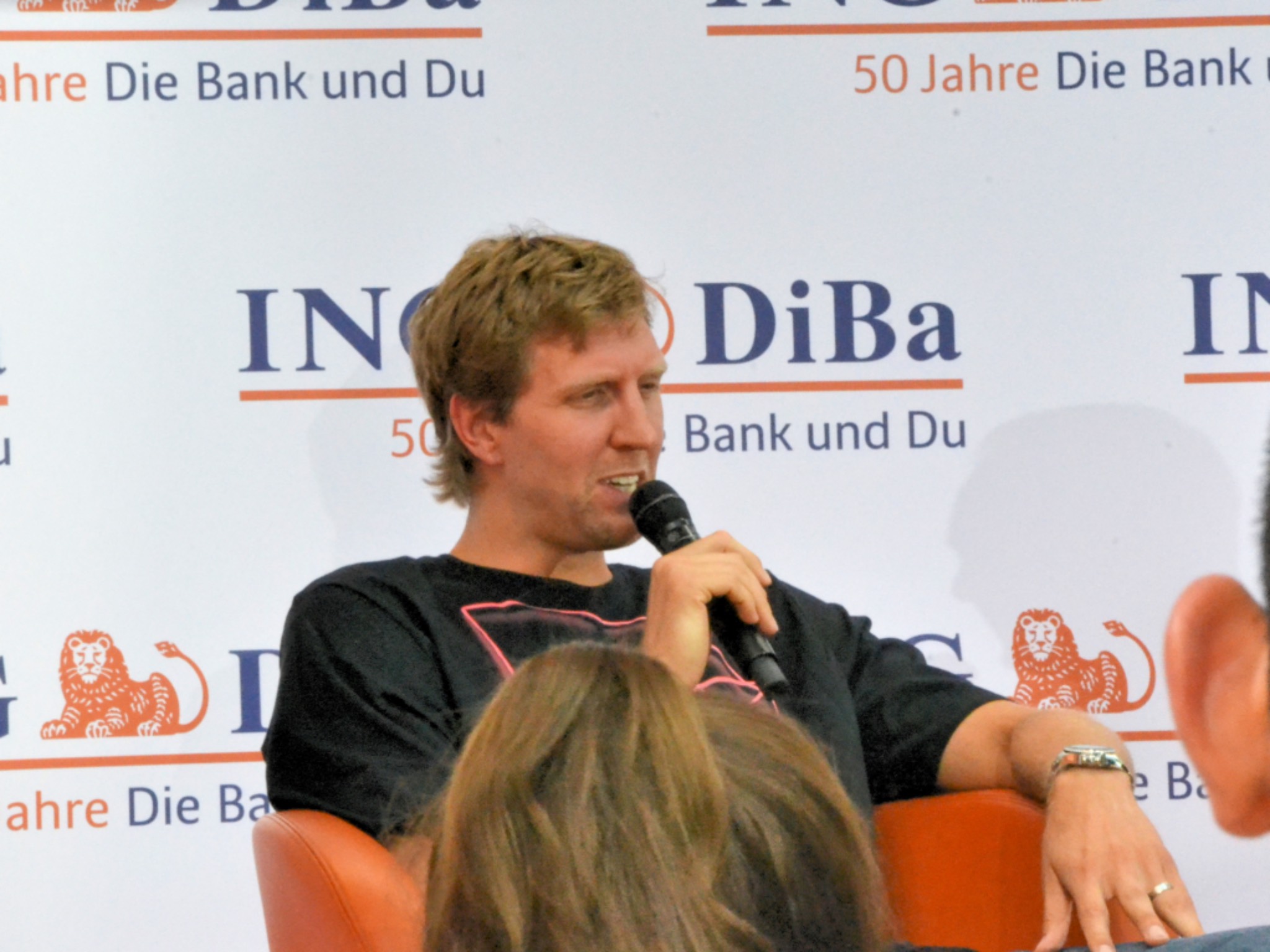 Dirk-Nowitzki_Pressekonferenz Dirk Nowitzki auf einer Pressekonferenz. Foto: Christian J. Papay