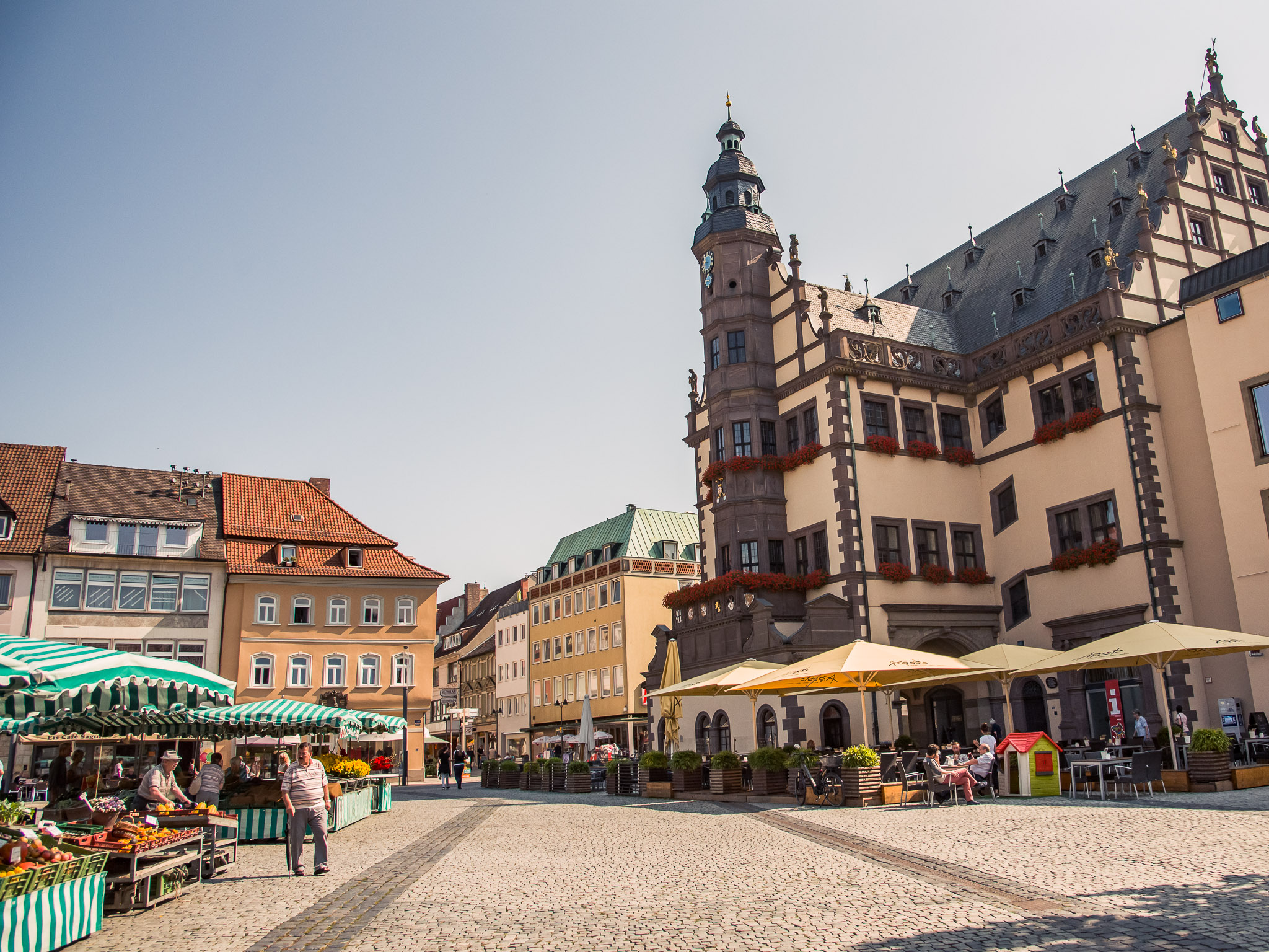 Marktplatz_Rathaus_Schweinfurt (3 von 4) Eines unserer letzten Bilder, die wir auf diesem Blog veröffentlichen: Marktplatz mit Rathaus. Foto: Pascal Höfig