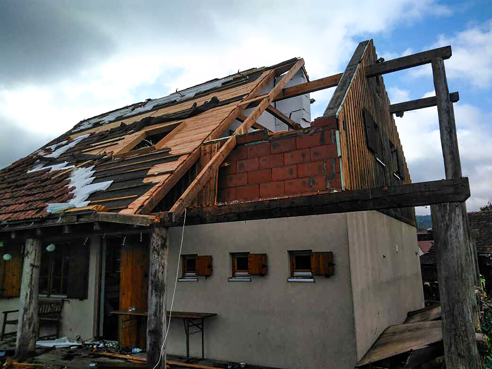 UnwetterSW Vor allem in dem Oberscharzacher Ortsteil Schönaich hat das Sturmtief „Fabienne“ schwere Schäden angerichtet. Foto: Kreisbrandrat Holger Strunk