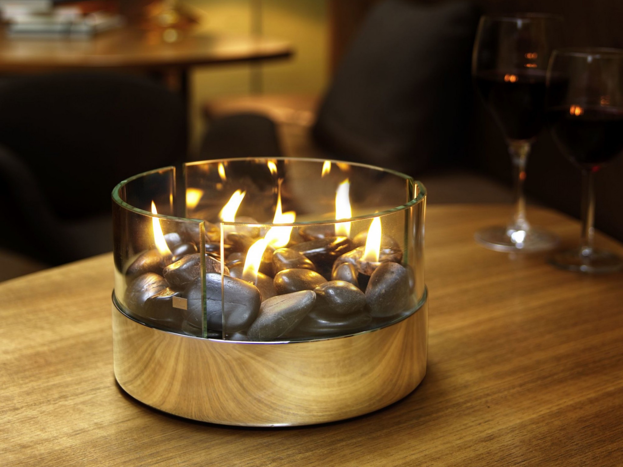 Gemütlichkeit einfach per Tischkamin. Foto: einrichten design