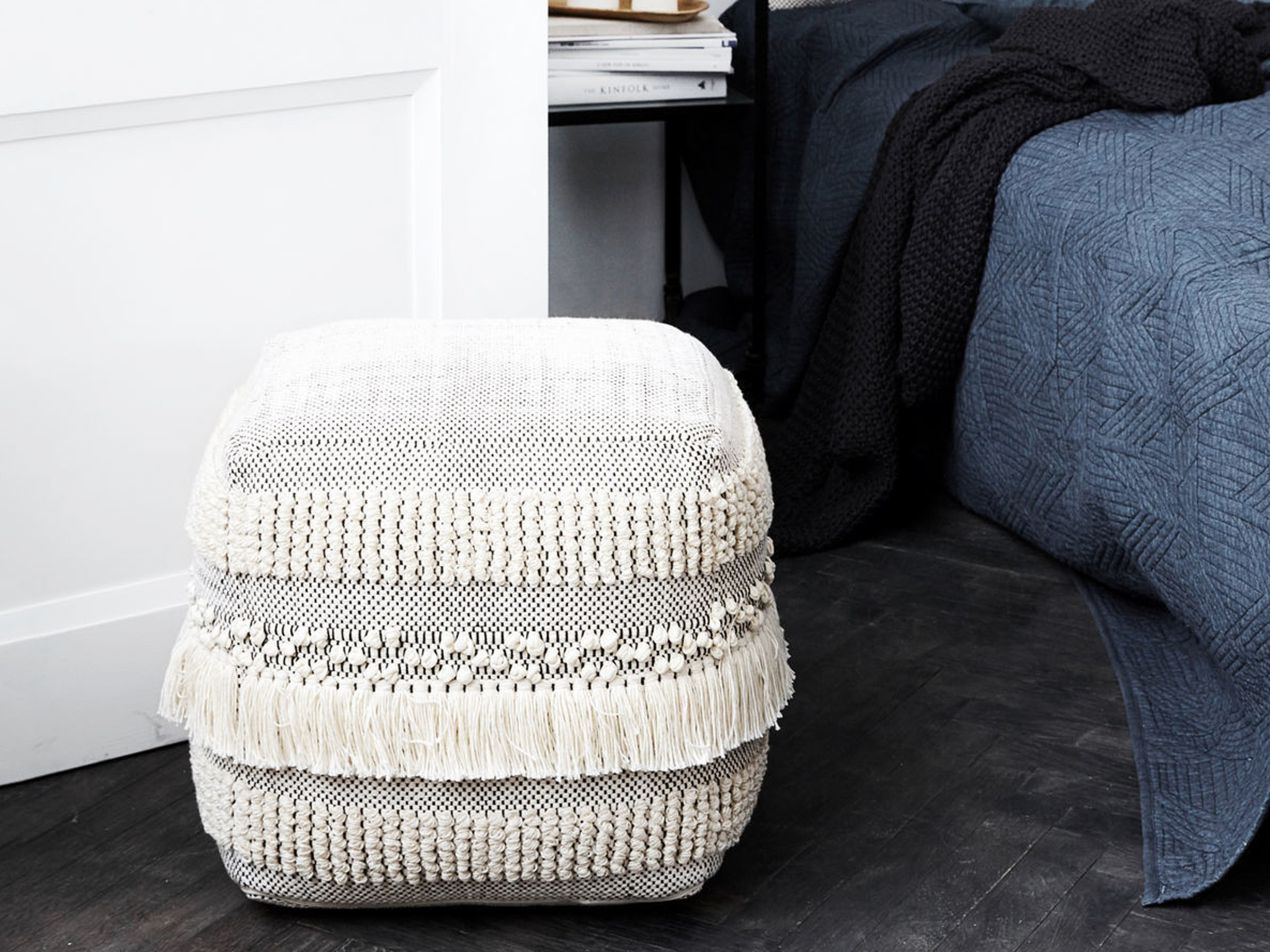 Mit dem Pouf lassen sich im Wohn- und Schlafzimmer Akzente setzen. Foto: einrichten design
