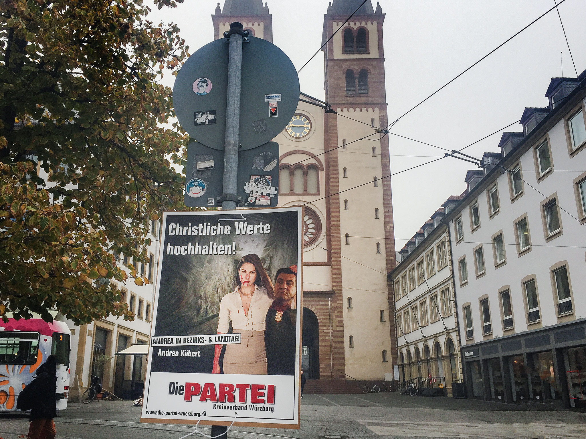 DiePartei_Domstrasse Das Plakat sorgt für erhitzte Gemüter. Foto: Katharina Kraus
