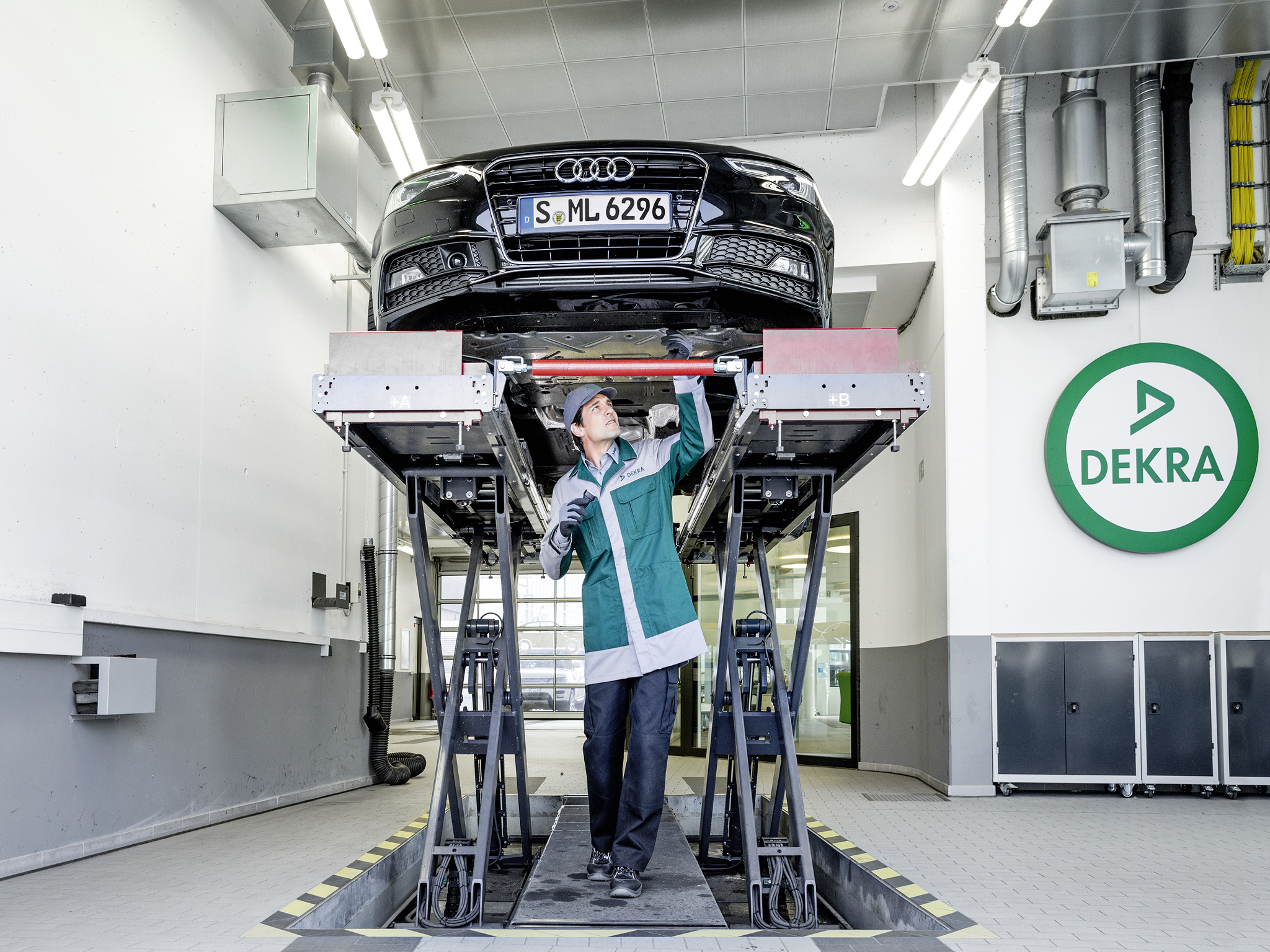 Als Prüfingenieur bei der DEKRA arbeiten: Foto: DEKRA