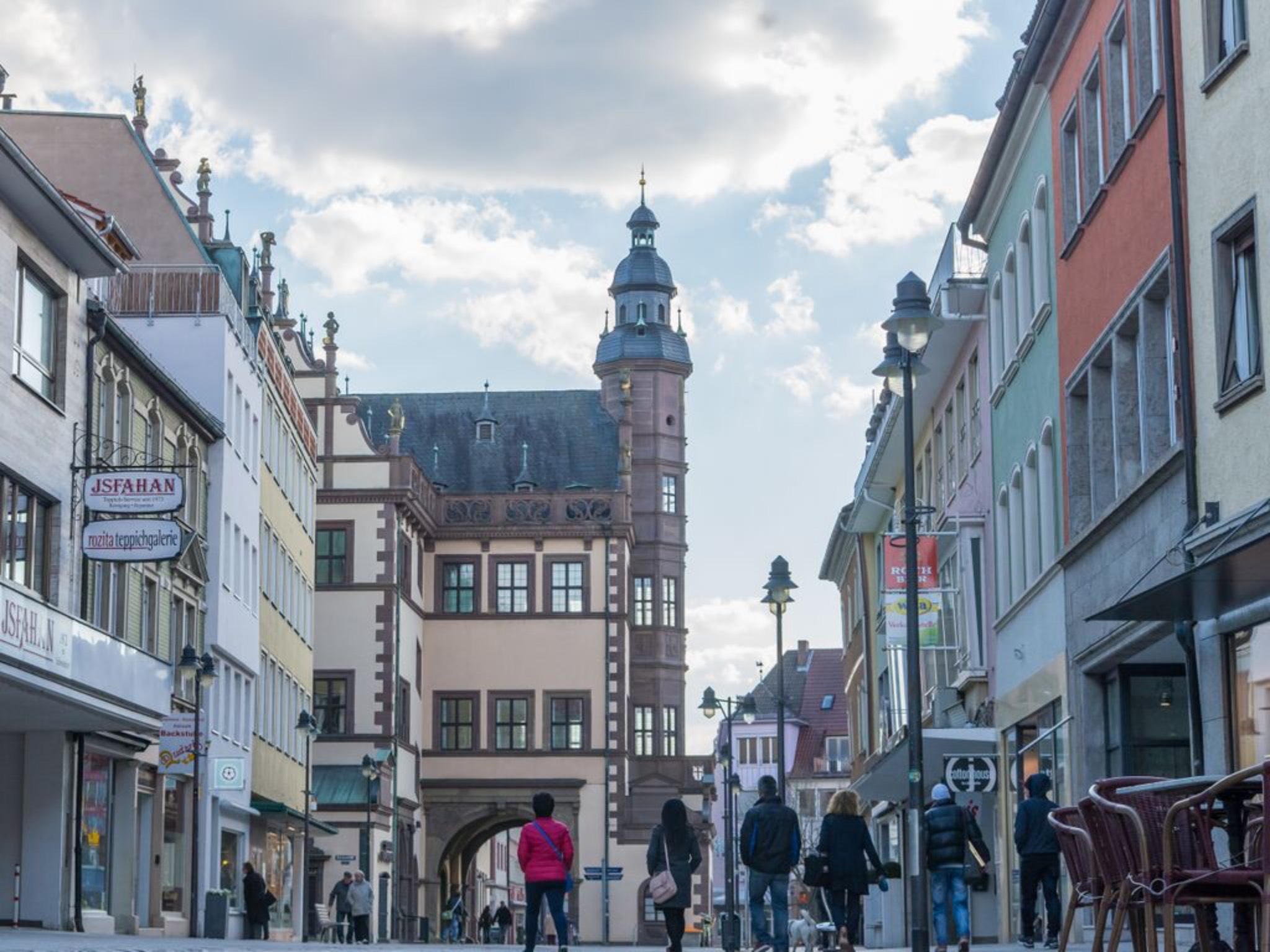 Rückertstraße_SW_Fotor Der Geschenkgutschein von „Schweinfurt erleben e.V.“ ist branchenübergreifend in Schweinfurt einlösbar. Foto: Pascal Höfig
