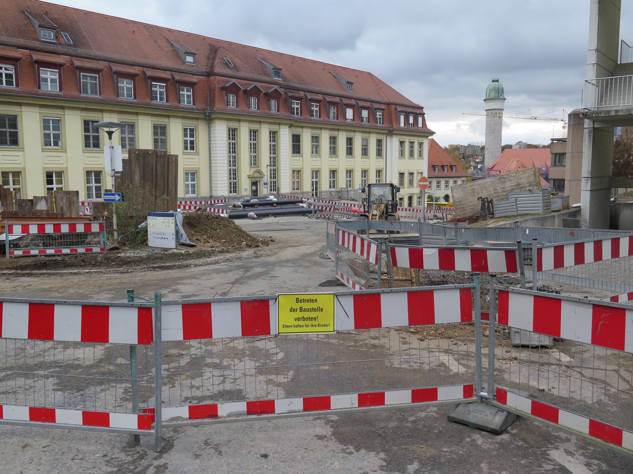 Baustelle Das weit verzweigte Netz an unterirdischen Versorgungsleitungen auf dem Altcampus des Uniklinikums wird in mehreren Bauabschnitten erneuert.