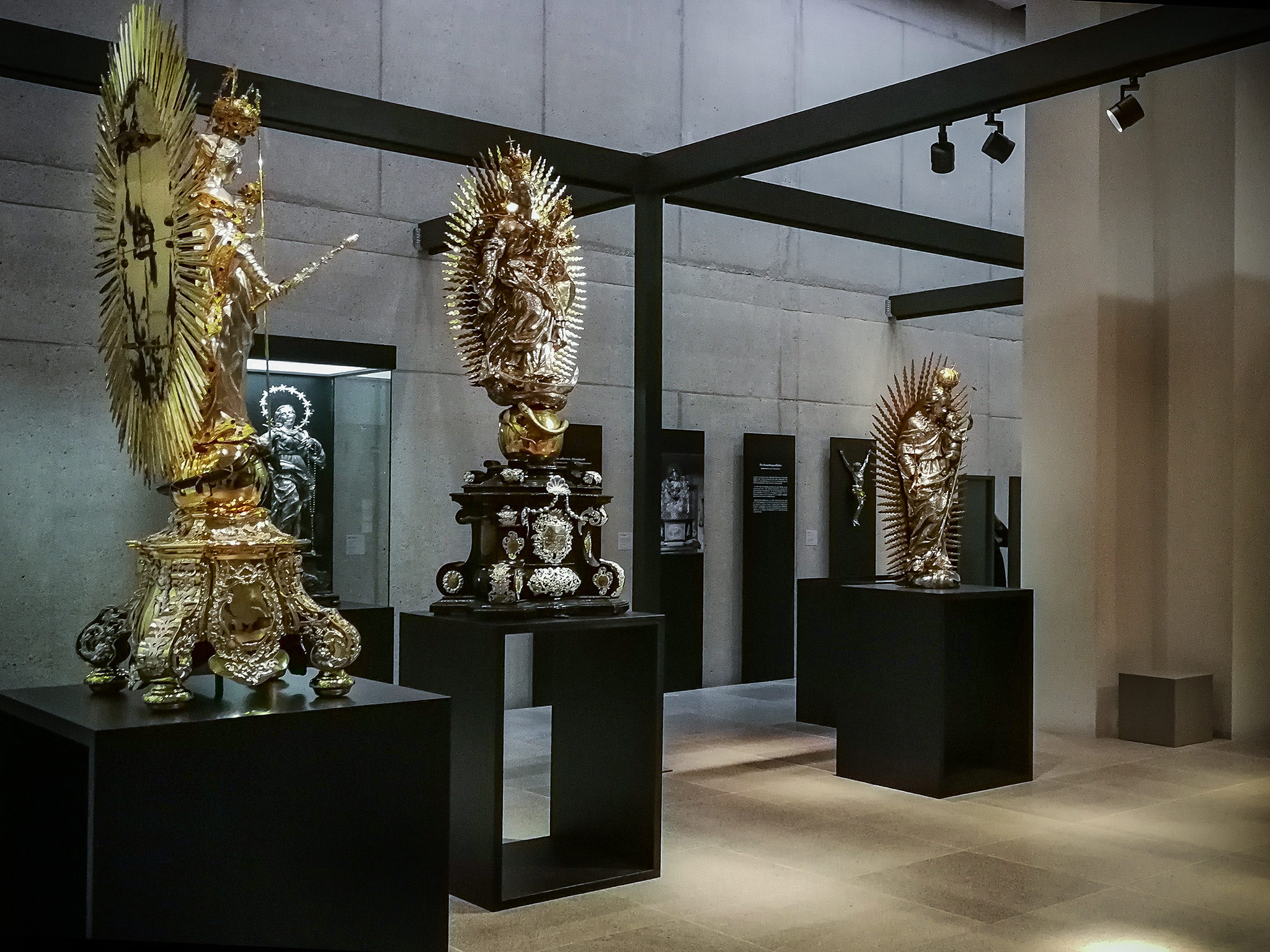 Heiligenfiguren in ihrer ganzen Pracht. Foto: Pascal Höfig