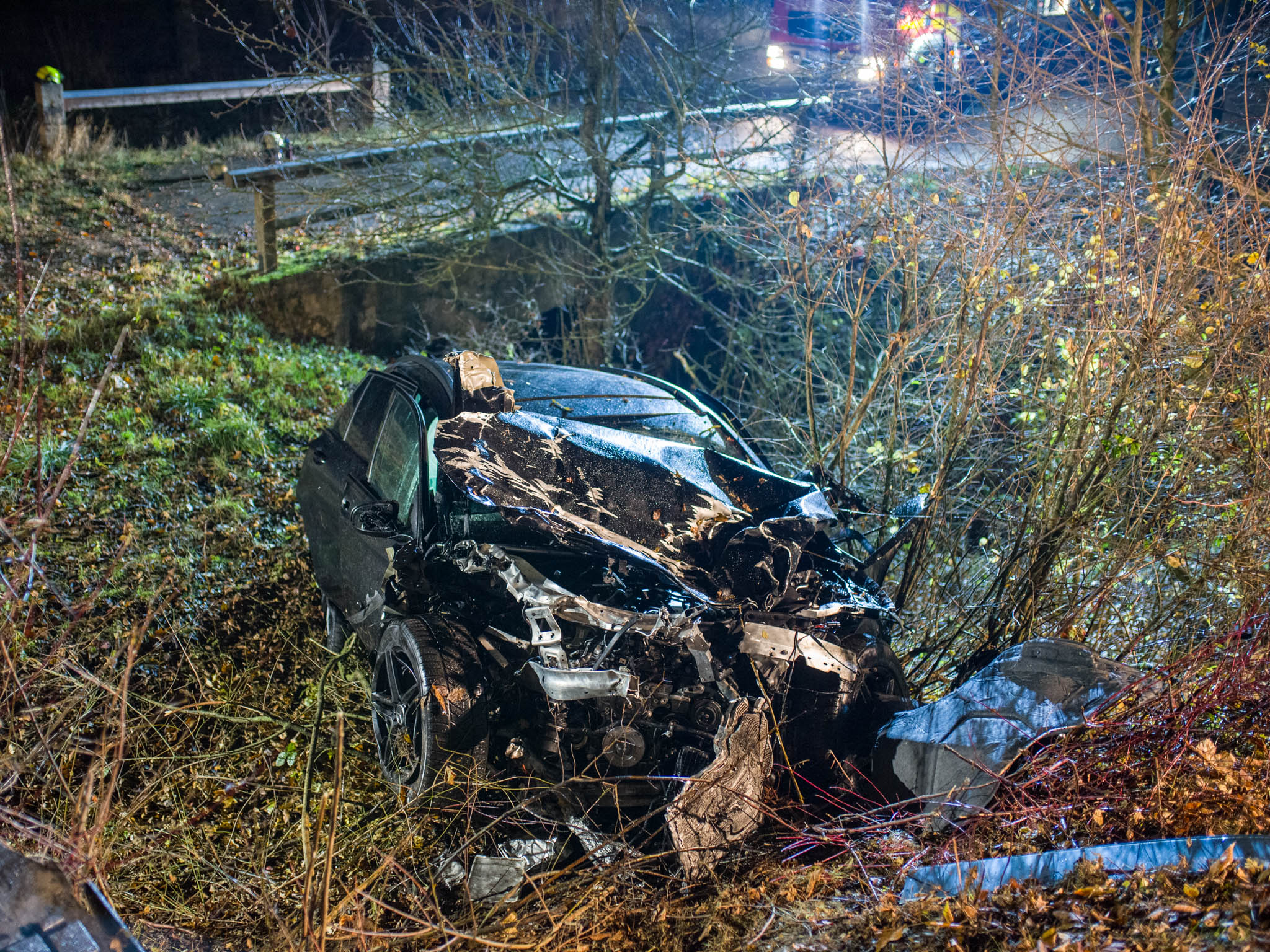 Durch den Aufprall wurde der 18-Jährige Mercedes-Fahrer schwer verletzt. Foto: Pascal Höfig