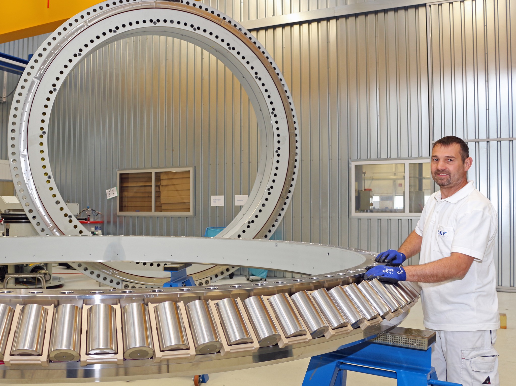 Am Standort Schweinfurt investiert SKF 11,5 Millionen Euro in eine hochmoderne Produktionslinie für Großlager-Rollen. Foto: SKF