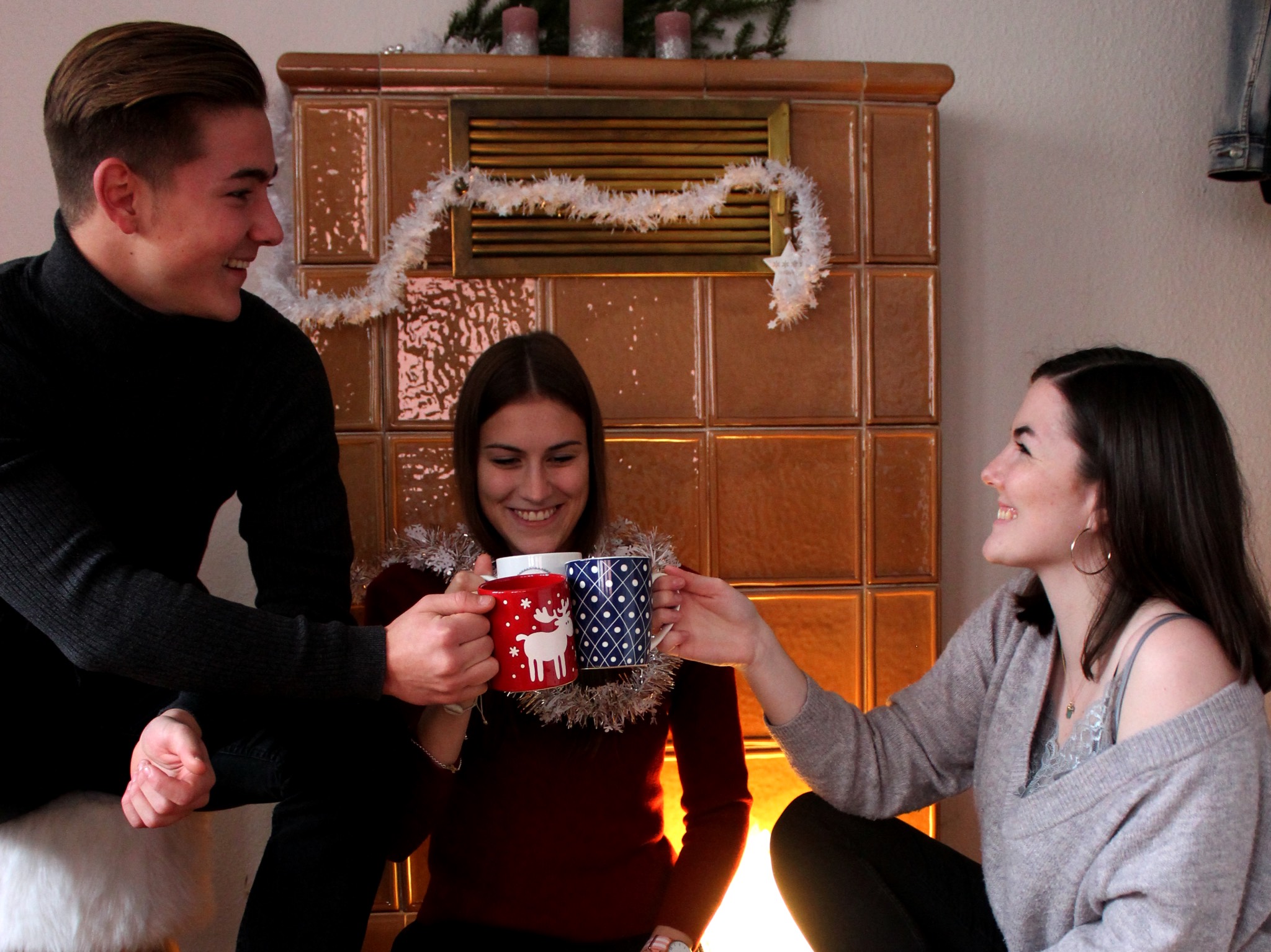 Weihnachtsoutfit3_Fotor Egal ob gemütliches zusammen sitzen oder wilde Party, Weihnachten ist ein guter Grund, sich schick zu machen. Foto: Katrin Bardutzky