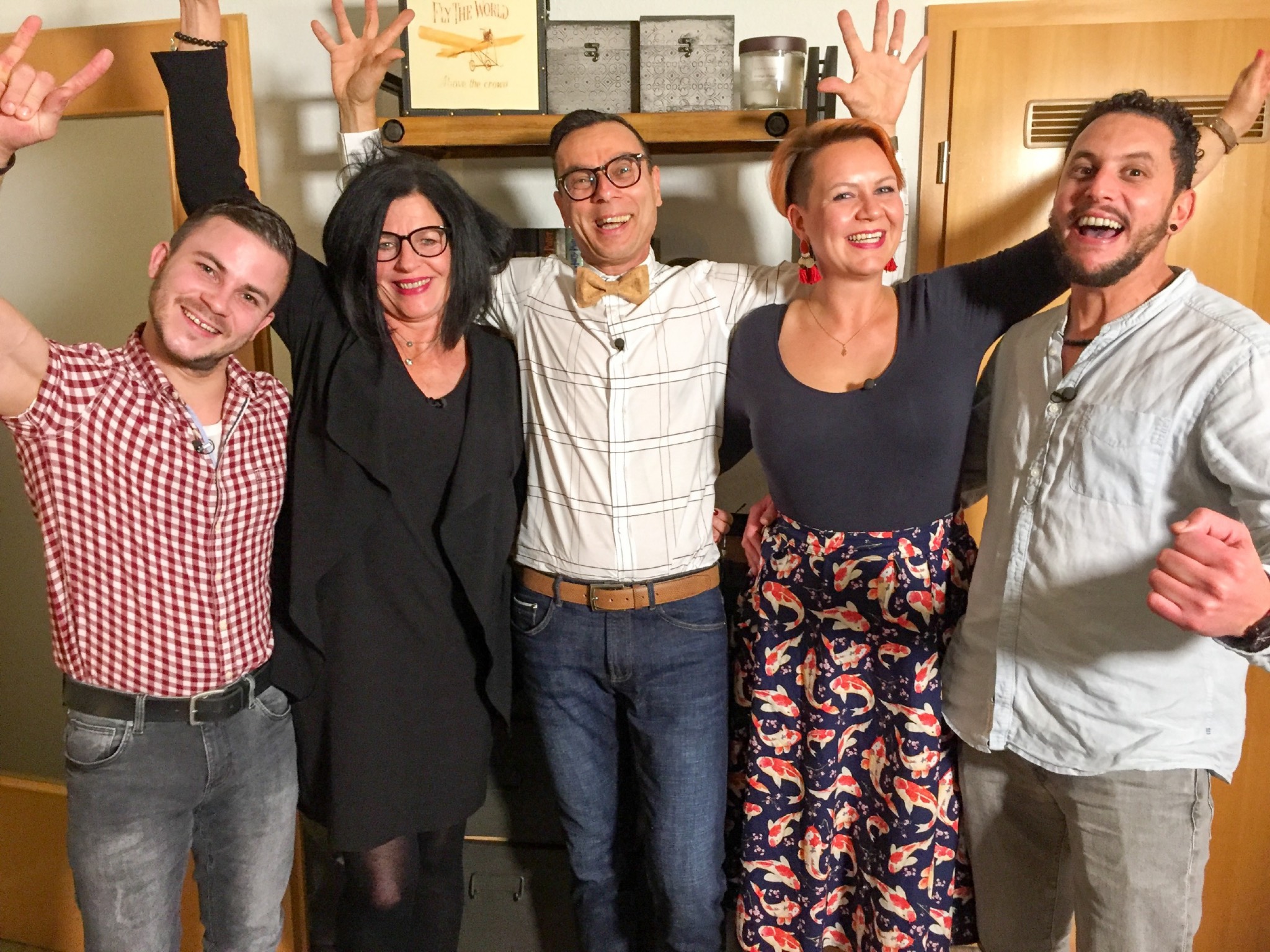 Das perfekte Dinner V.l.: Burkhard, Katja, Gastgeber Hartmut, Christina, Walid. Foto: MG RTL D / ITV Studios